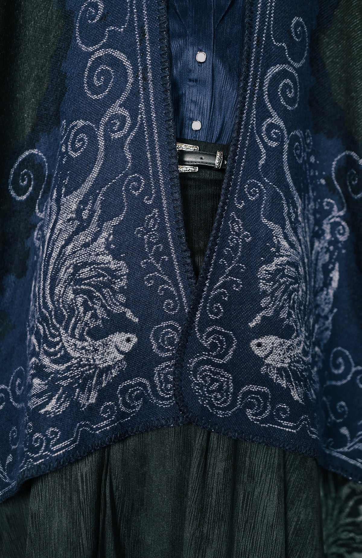 GUGUAI Jacquard Wide-Sleeve Cape