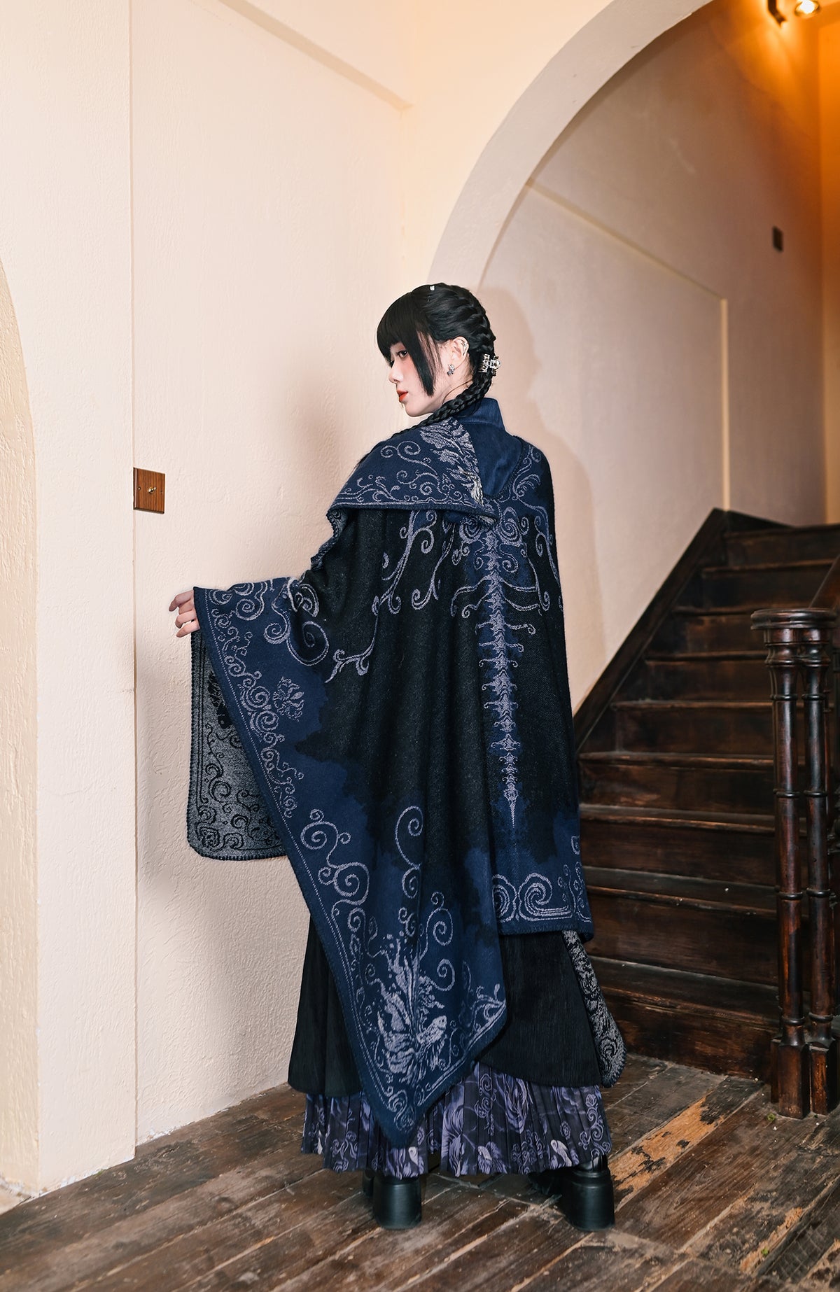 GUGUAI Jacquard Wide-Sleeve Cape