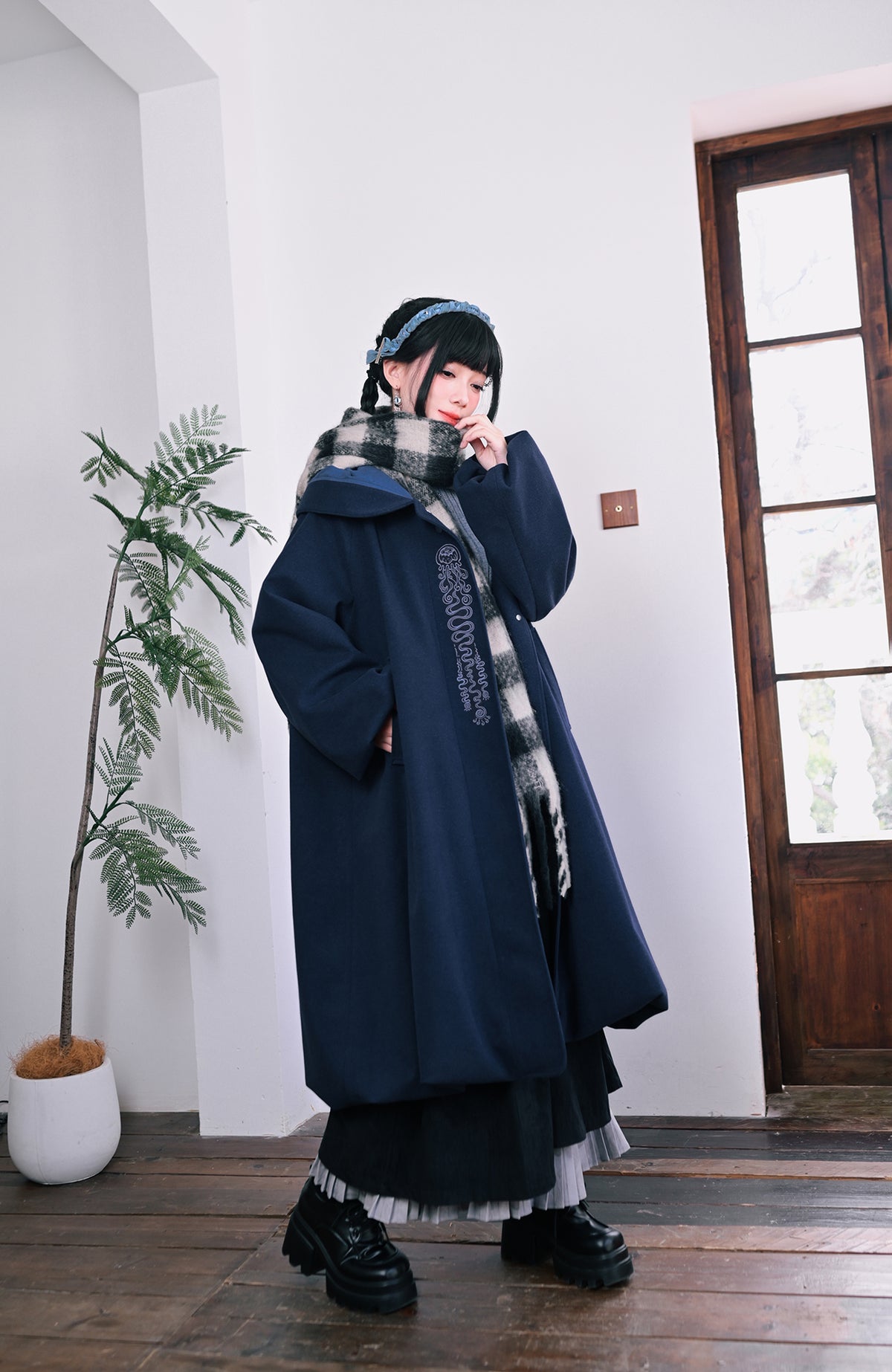 GUGUAI Embroidered Floral-Hem Wool-Blend Coat