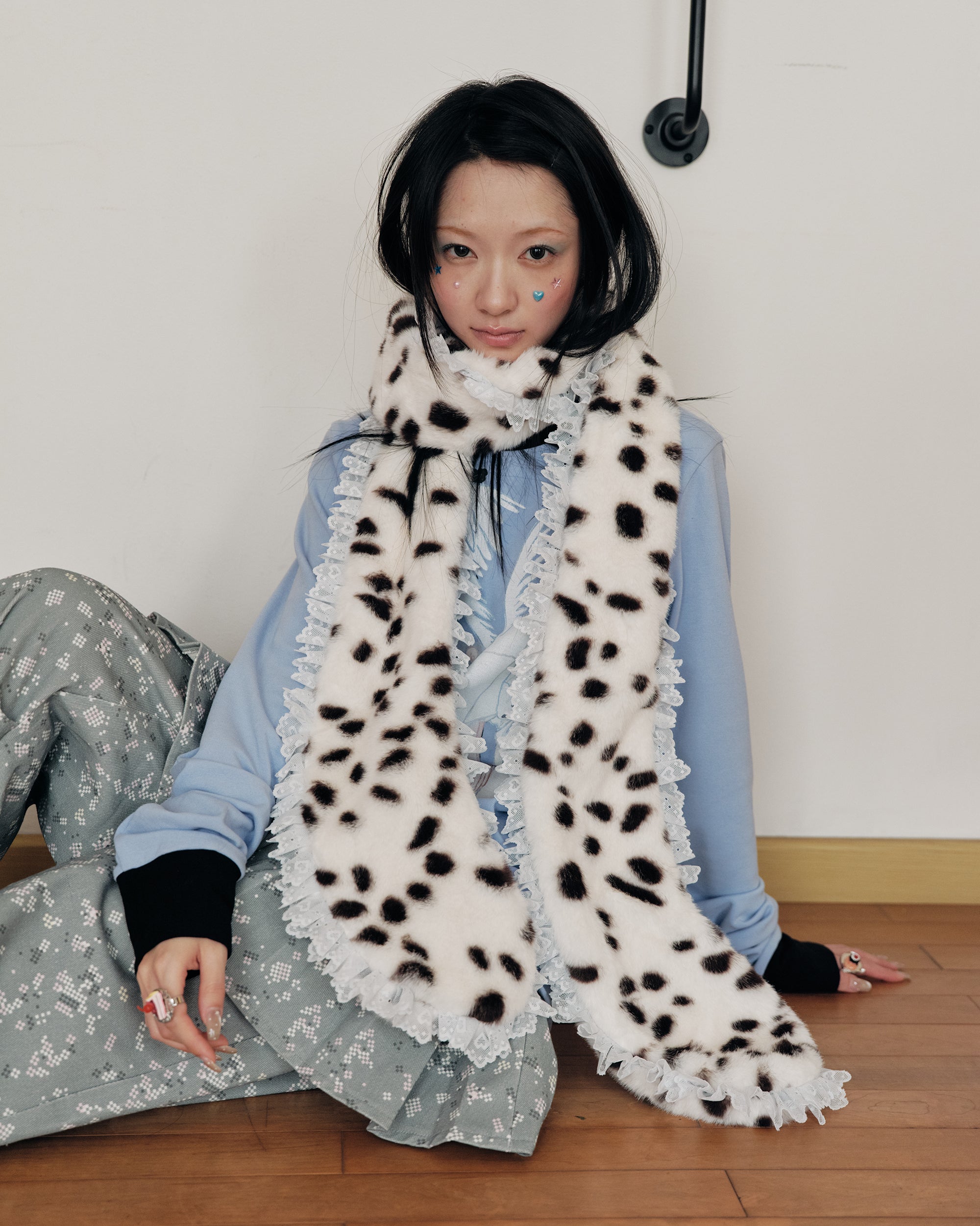 HAVEAMEAL Asymmetrical Polka Dot Ruffled Faux Fur Scarf