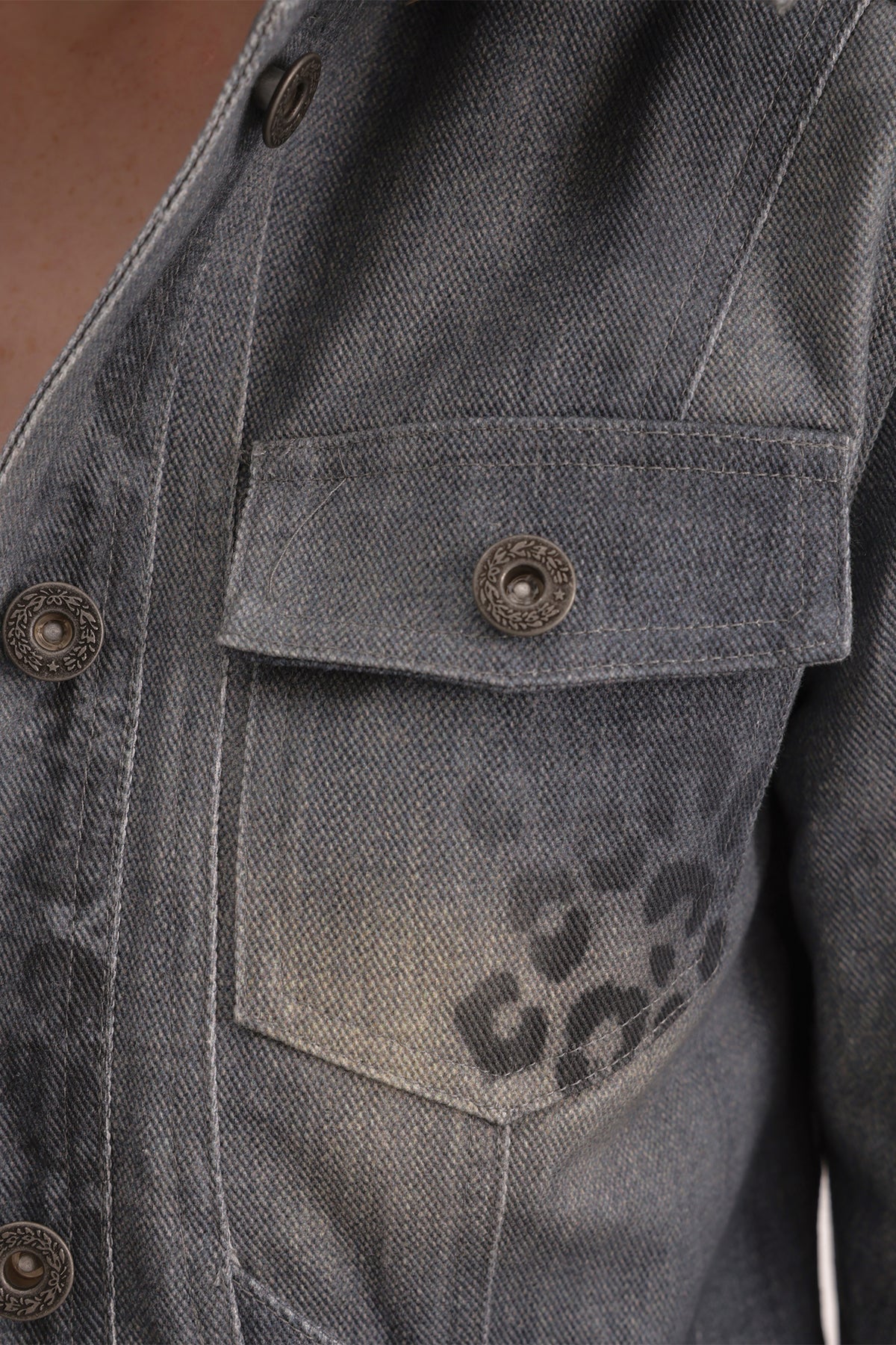 FAYCHUI Retro Washed Leopard-Print Cotton Denim Jacket