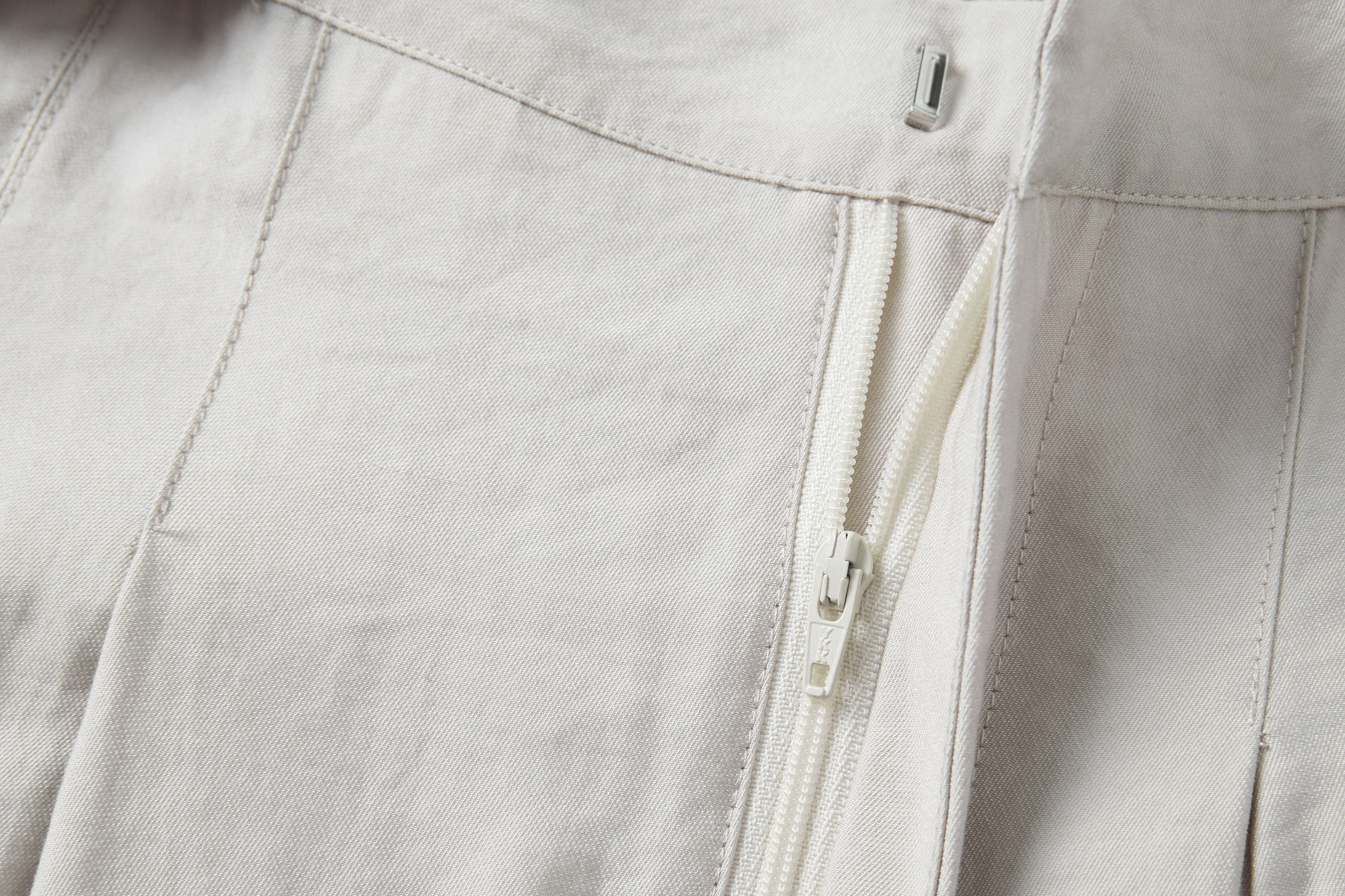 SAME FLOW Belted Pleated Oversized Barrel Pants