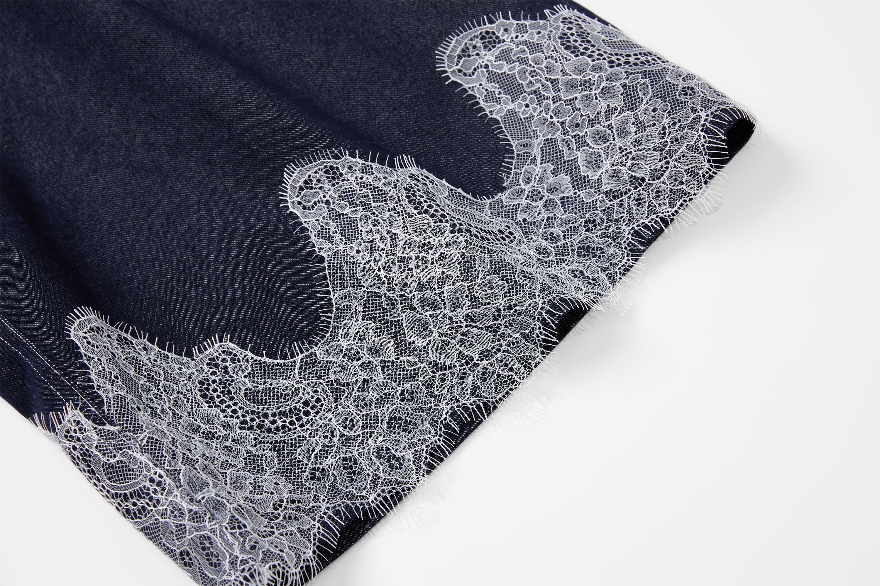 SAME FLOW Lace-Hem Denim Shorts