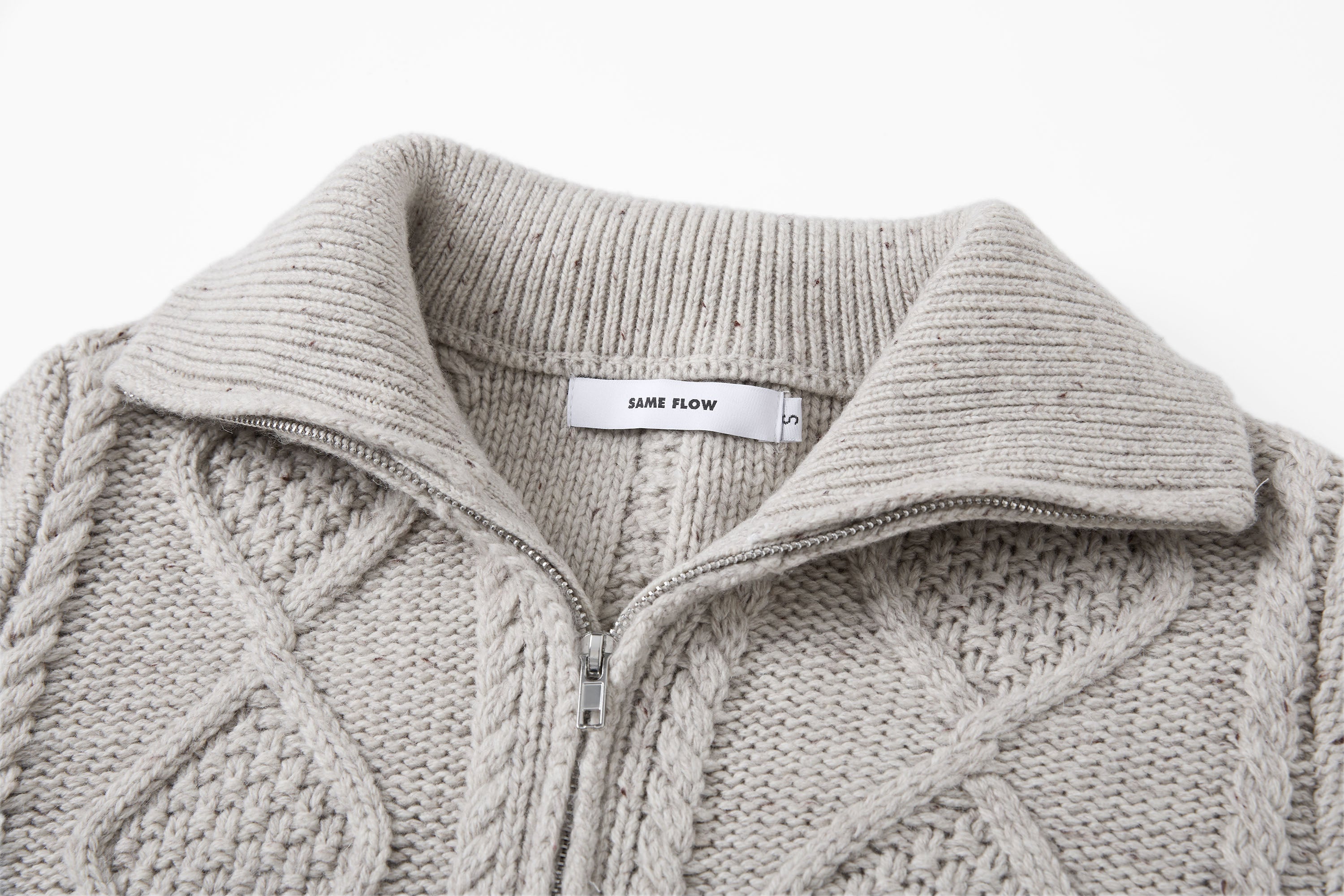SAME FLOW Cable-Knit High-Neck Zip-Up Sweater