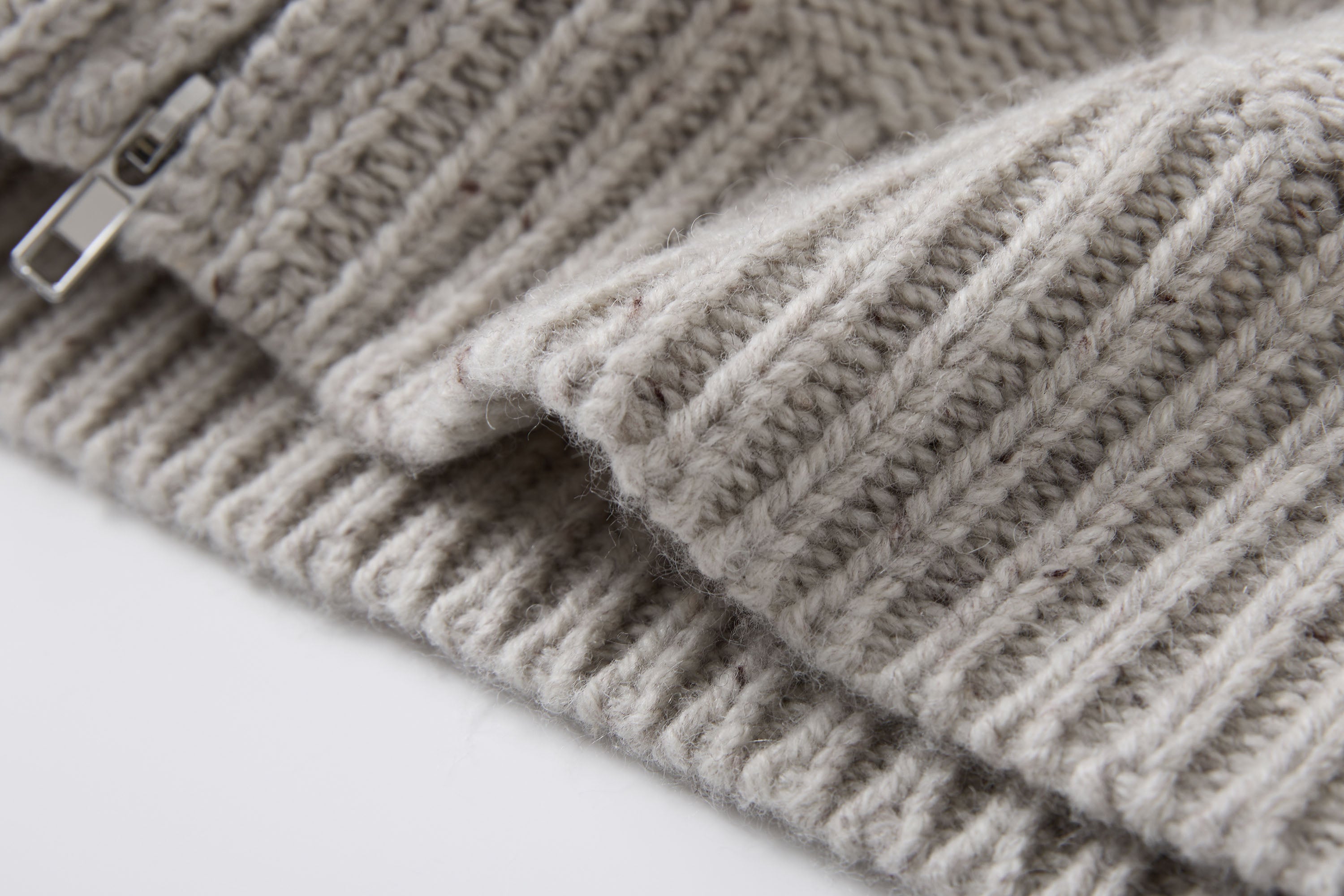 SAME FLOW Cable-Knit High-Neck Zip-Up Sweater