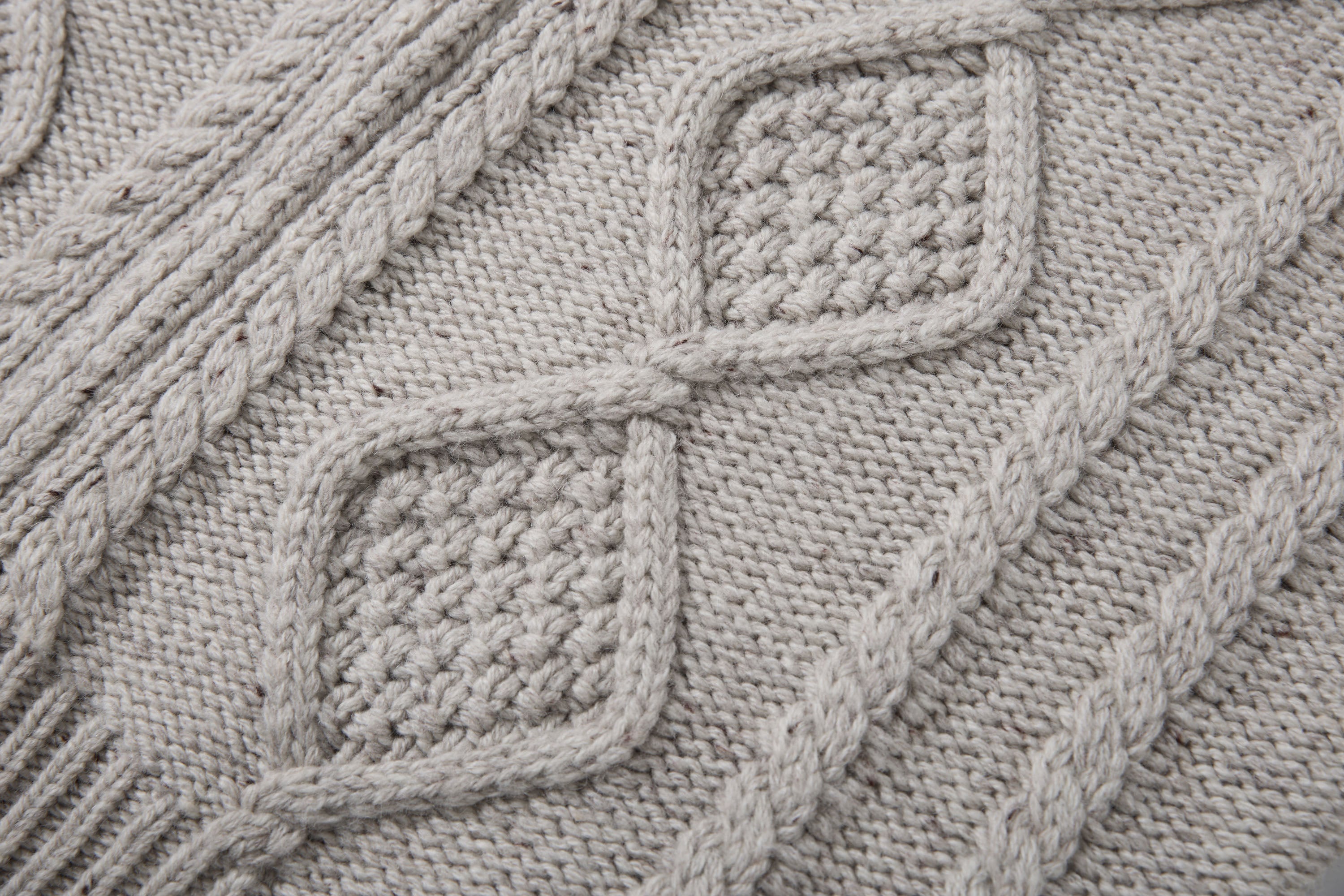 SAME FLOW Cable-Knit High-Neck Zip-Up Sweater