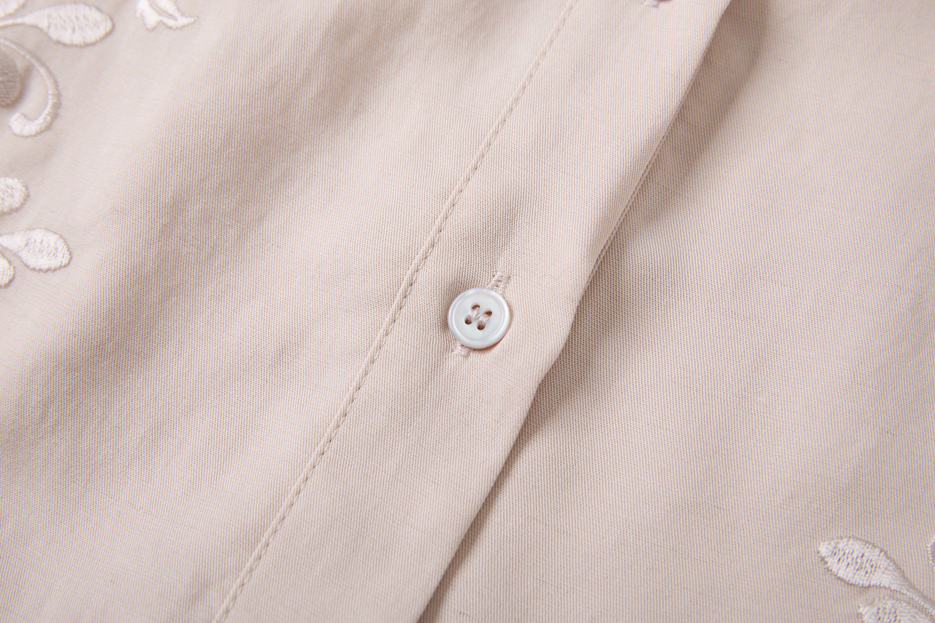 SAME FLOW Floral Embroidered Back-Drawstring Shirt