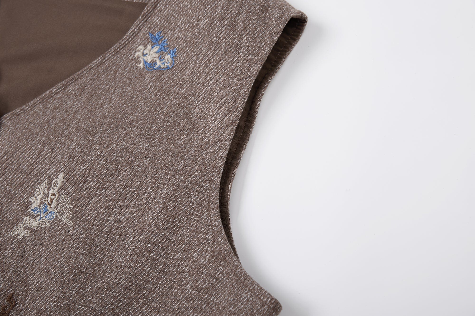 SAME FLOW Motif Embroidery Paneled Vest