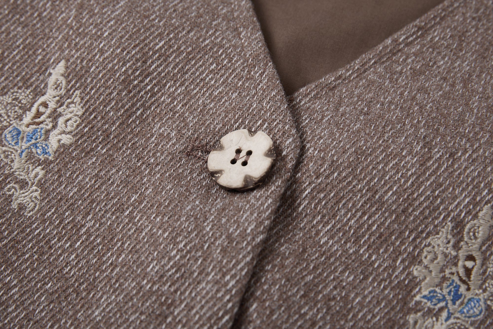 SAME FLOW Motif Embroidery Paneled Vest