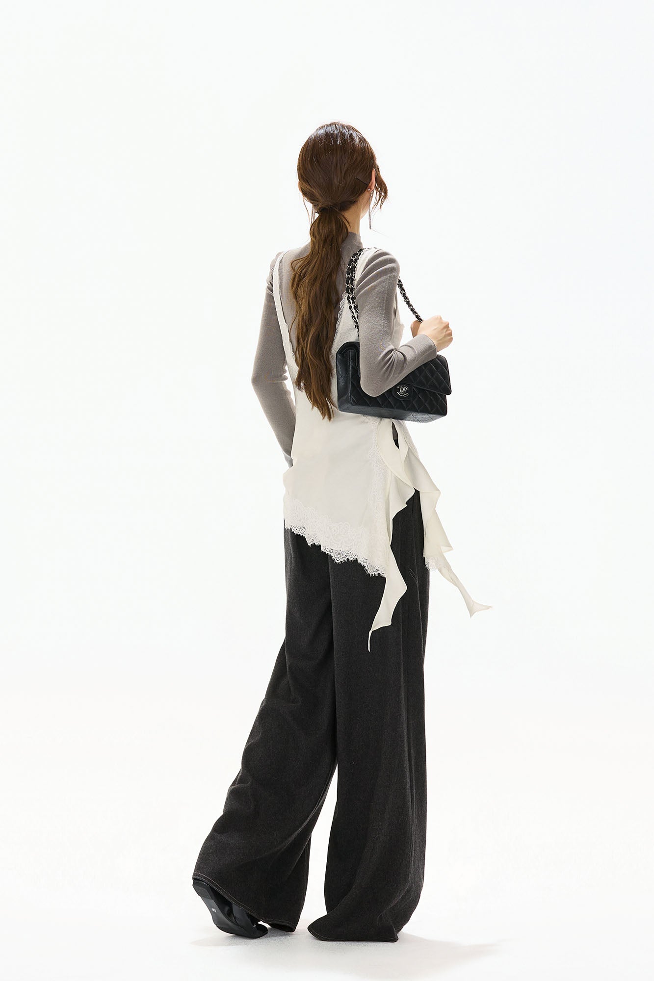 CYGNENOYR Curved Panel Stitch Wide-Leg Pants