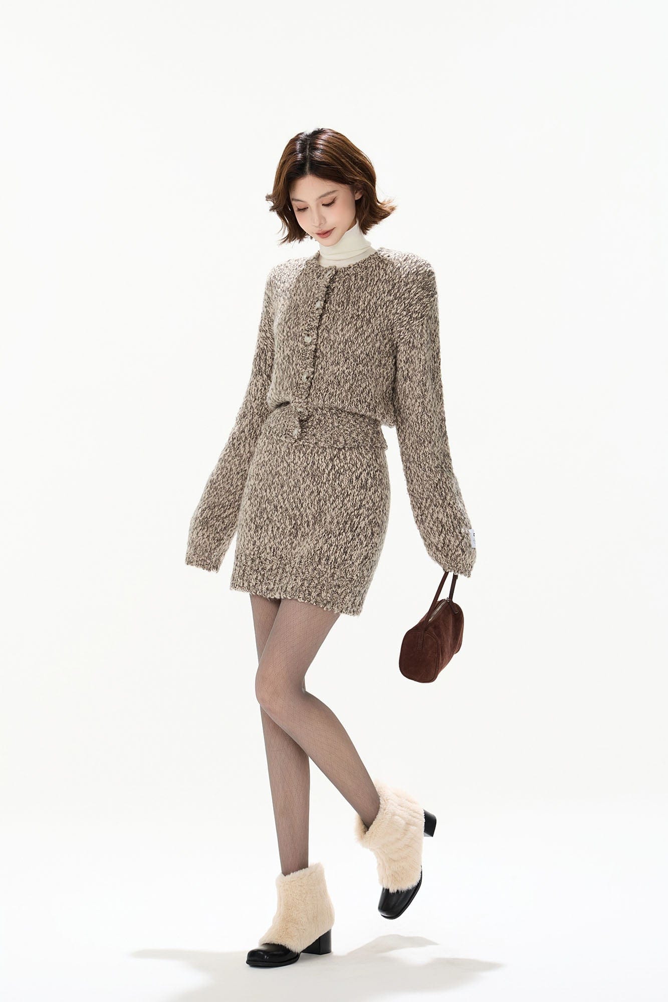 CYNR Chunky Cable-Knit Cropped Cardigan Brown