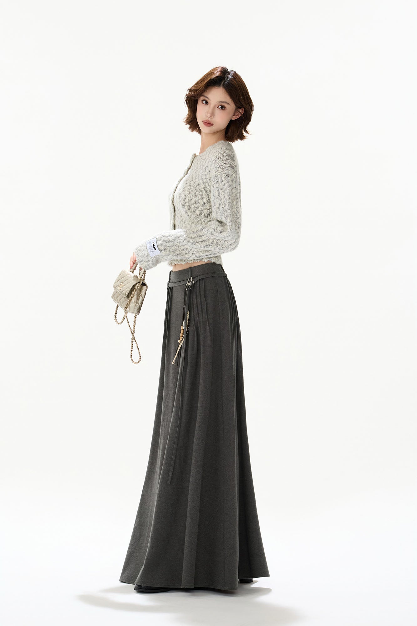 CYGNENOYR Chunky Cable-Knit Cropped Cardigan Gray