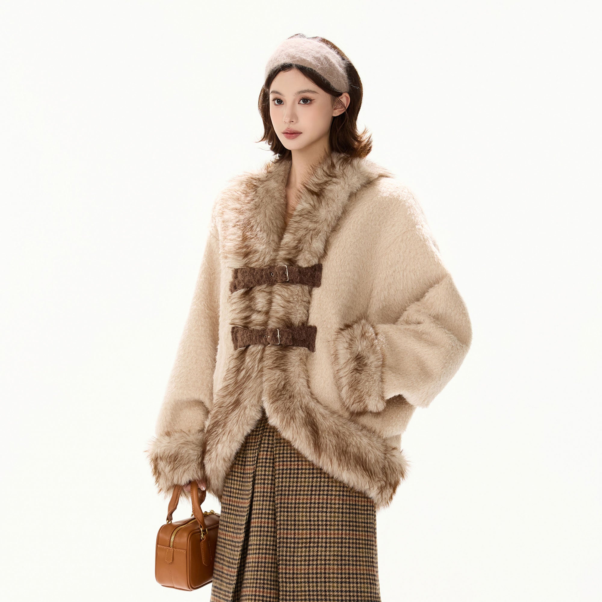 CYGNENOYR Faux-Fur Trim Buckled Teddy Coat