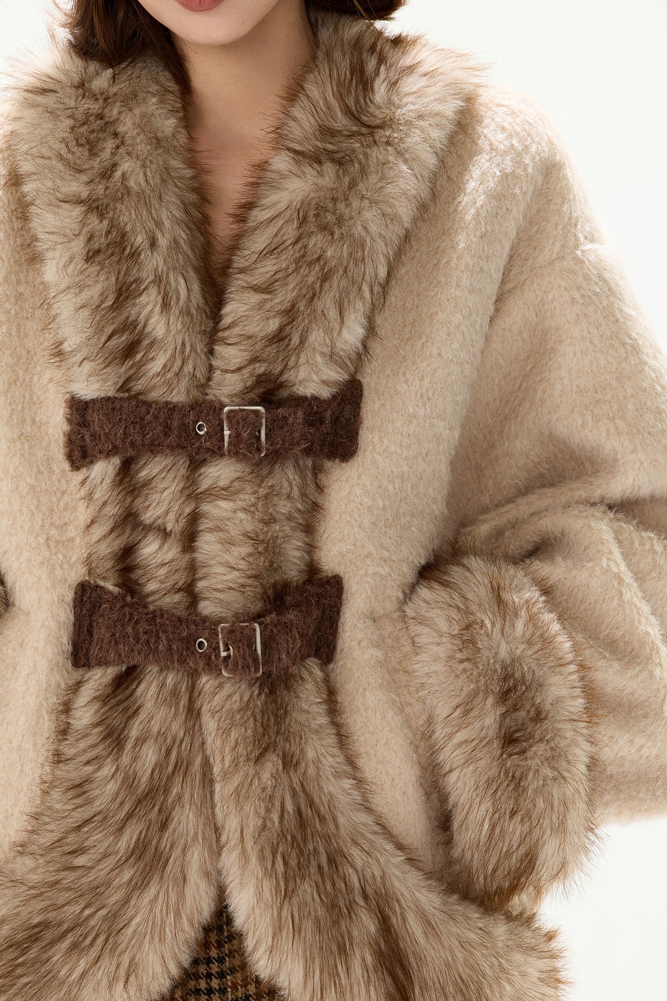 CYGNENOYR Faux-Fur Trim Buckled Teddy Coat