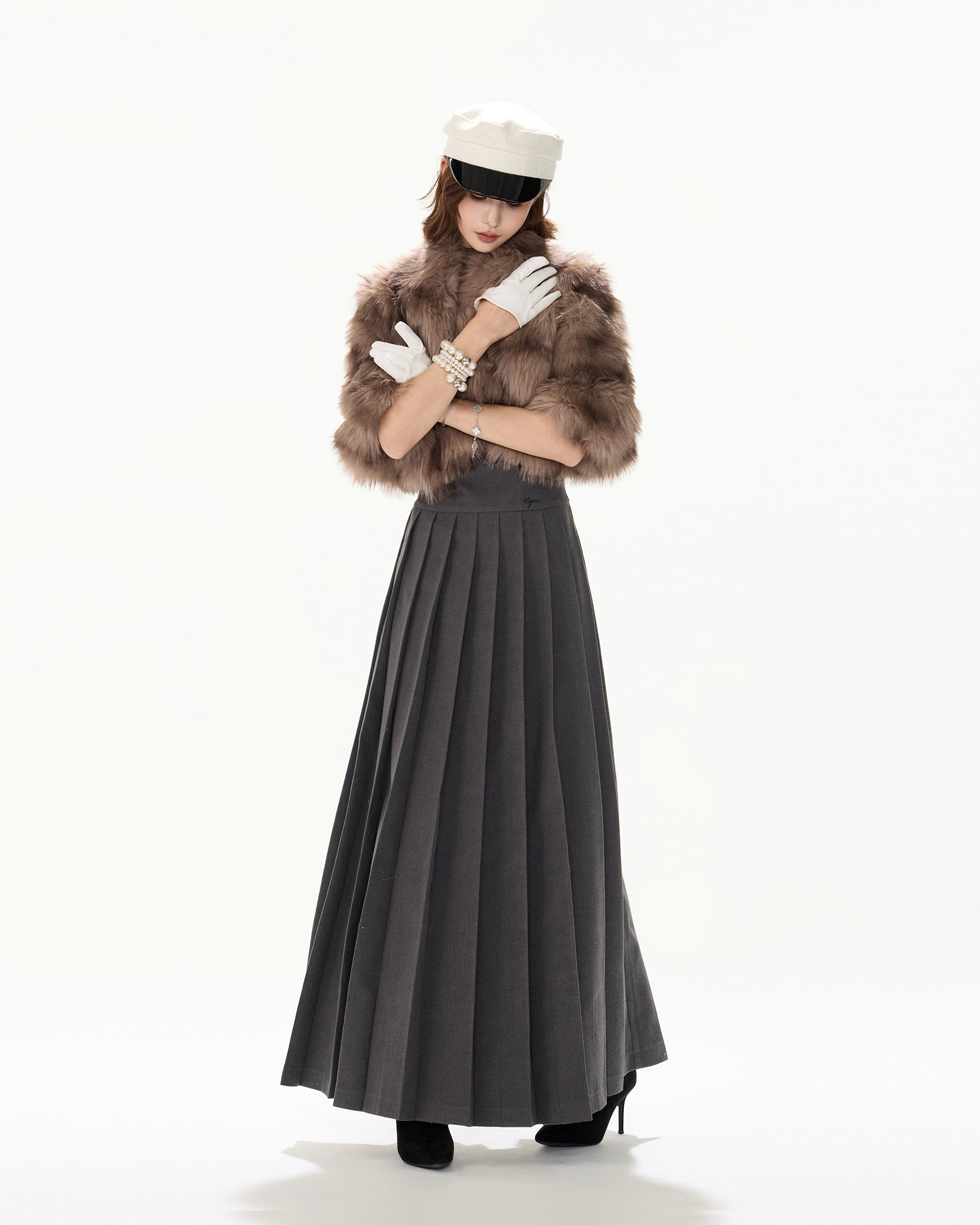 CYGNENOYR Faux Fur Half-Sleeve Cropped Jacket Khaki