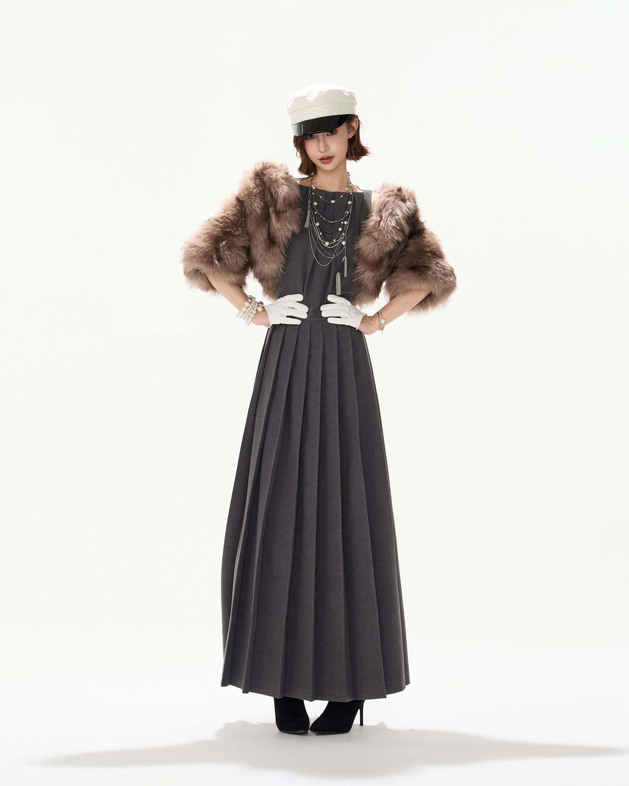 CYGNENOYR Faux Fur Half-Sleeve Cropped Jacket Khaki