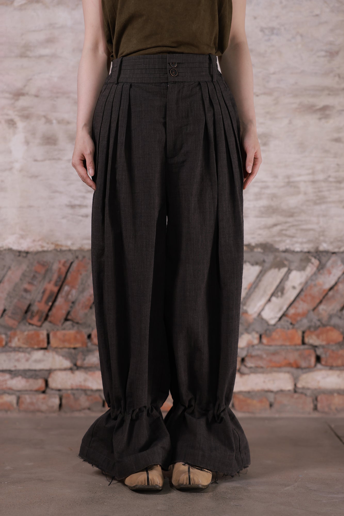 INCH LIM Pleated Wide-Leg Cinch-Hem Pants