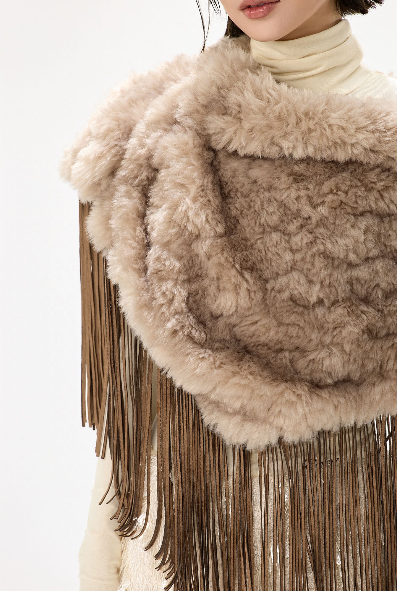 CYGNENOYR Faux Fur Fringe Capelet