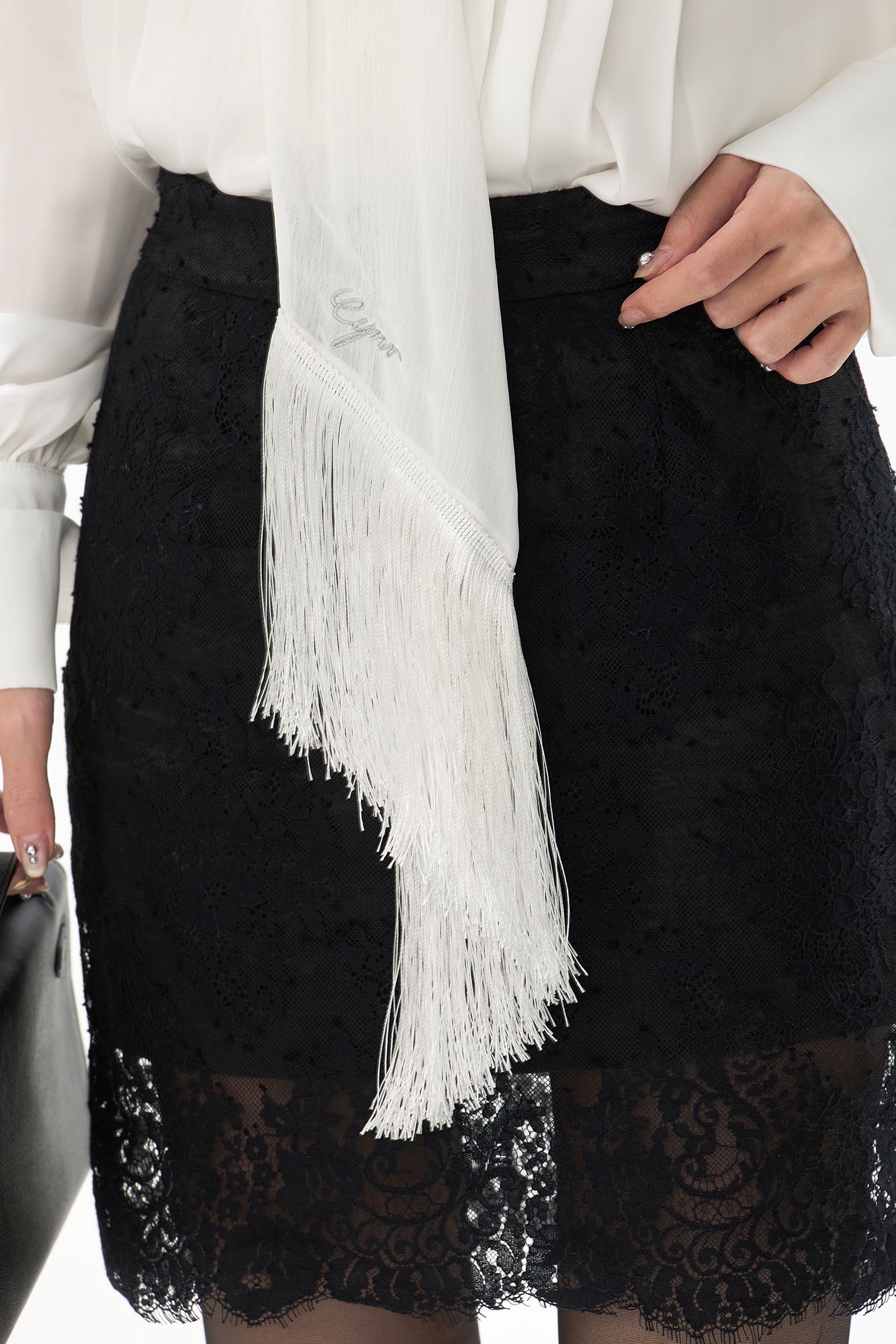 CYGNENOYR Pleated Fringe Tie-Neck Shirt