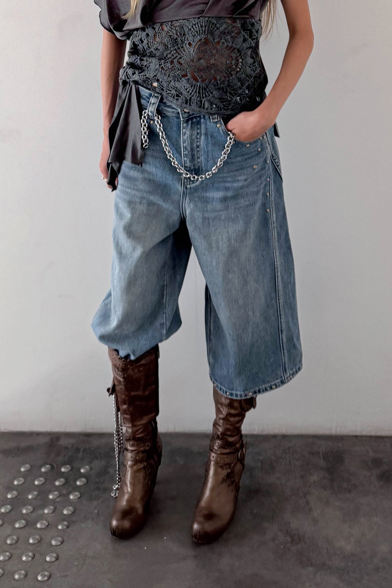 JIUWU PARK Retro Rivet Denim Shorts