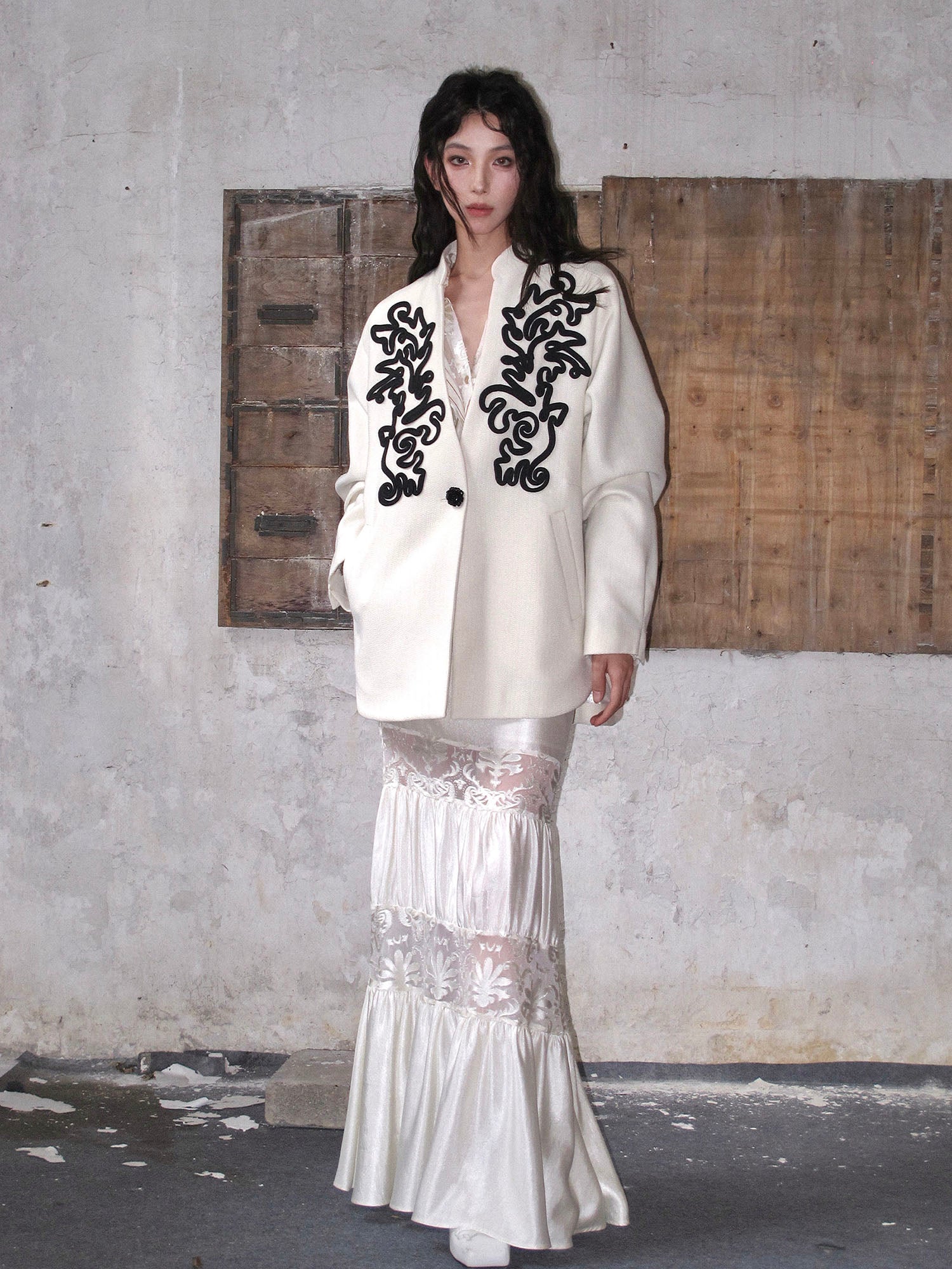 WHYNOTDANCE Embroidery Totem V-Neck Single-Button Coat