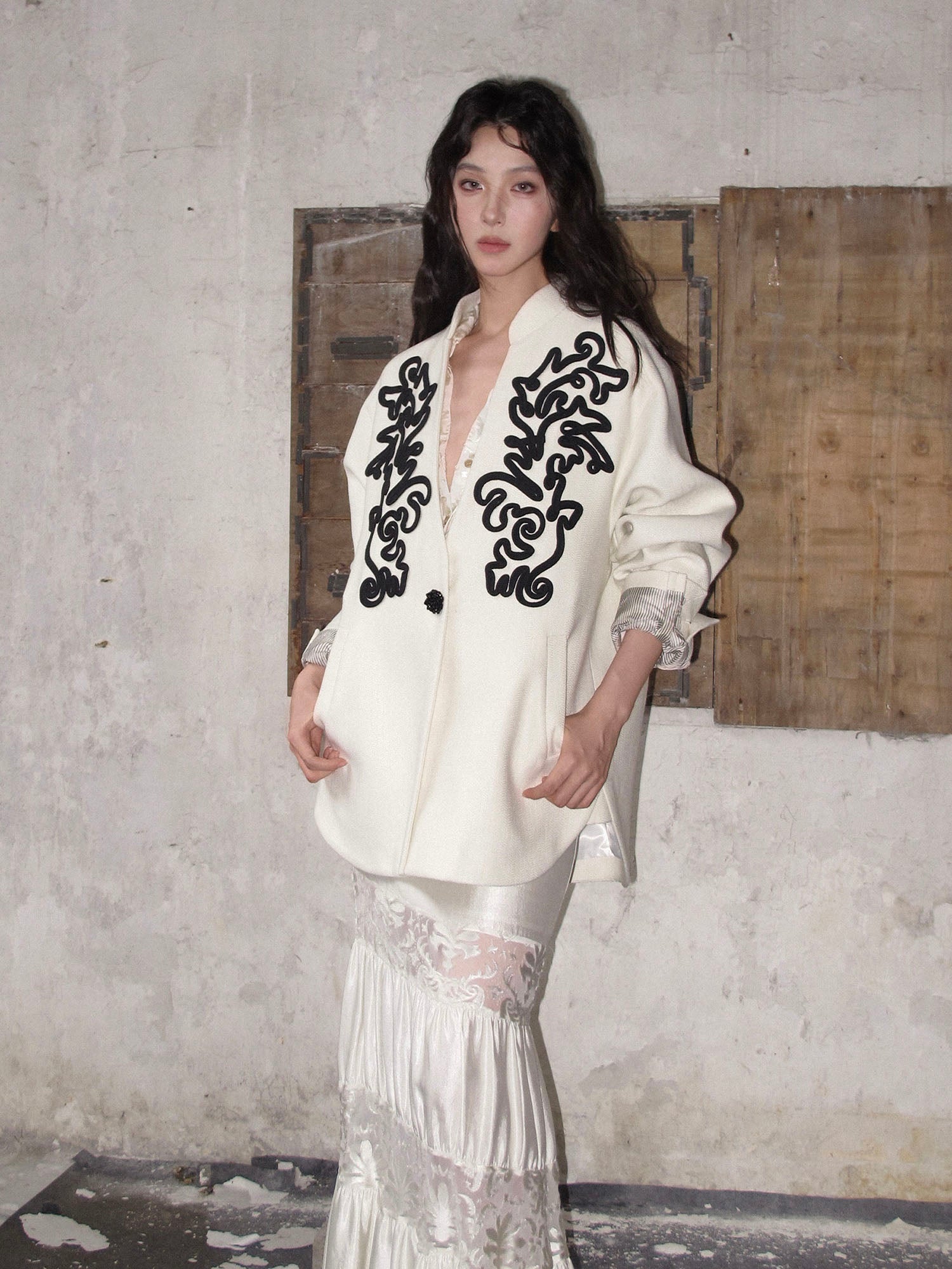WHYNOTDANCE Embroidery Totem V-Neck Single-Button Coat