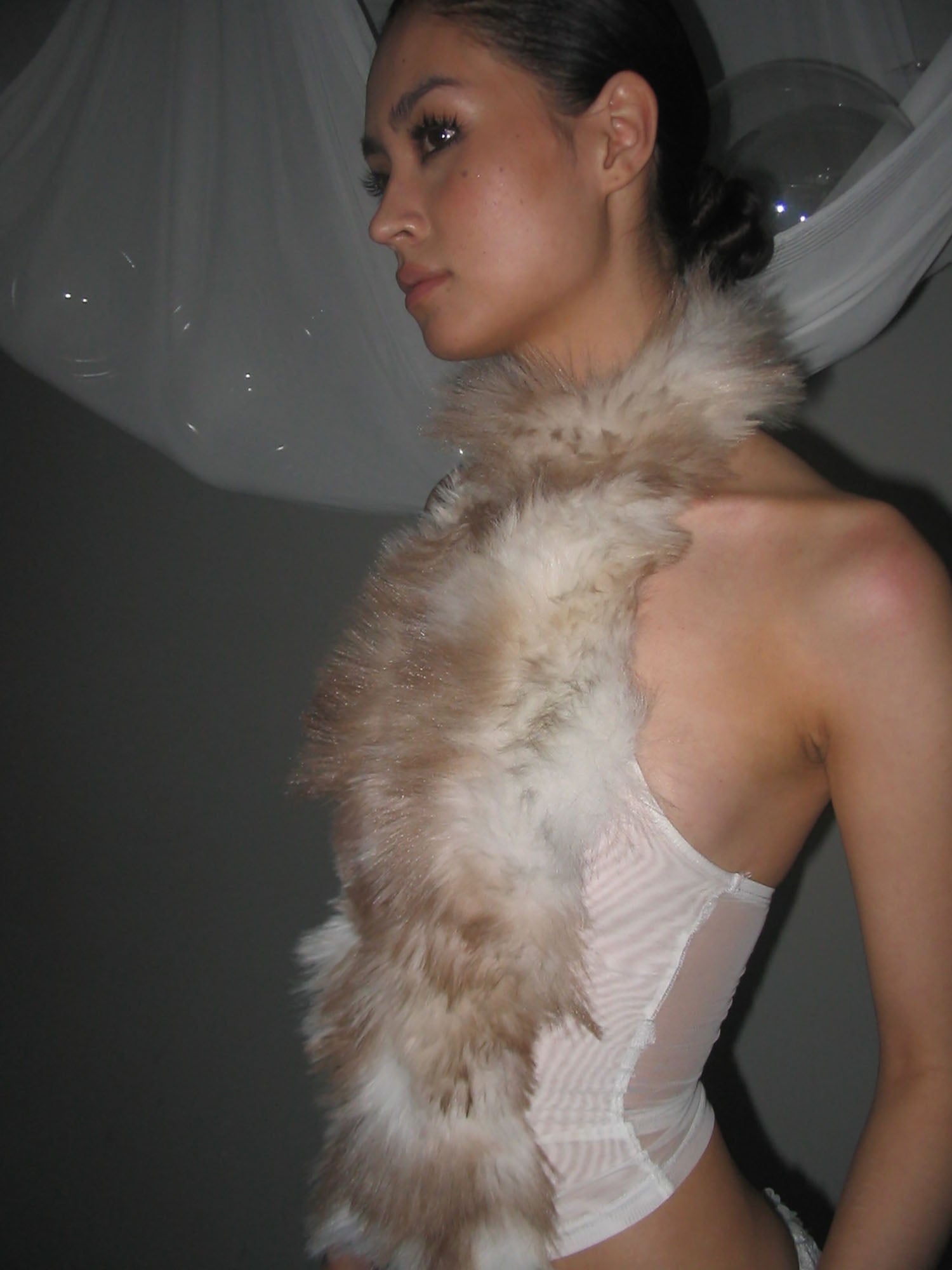 NEVER OFFEND L ANGEL Gradient Faux-Fur Halter Crop Top