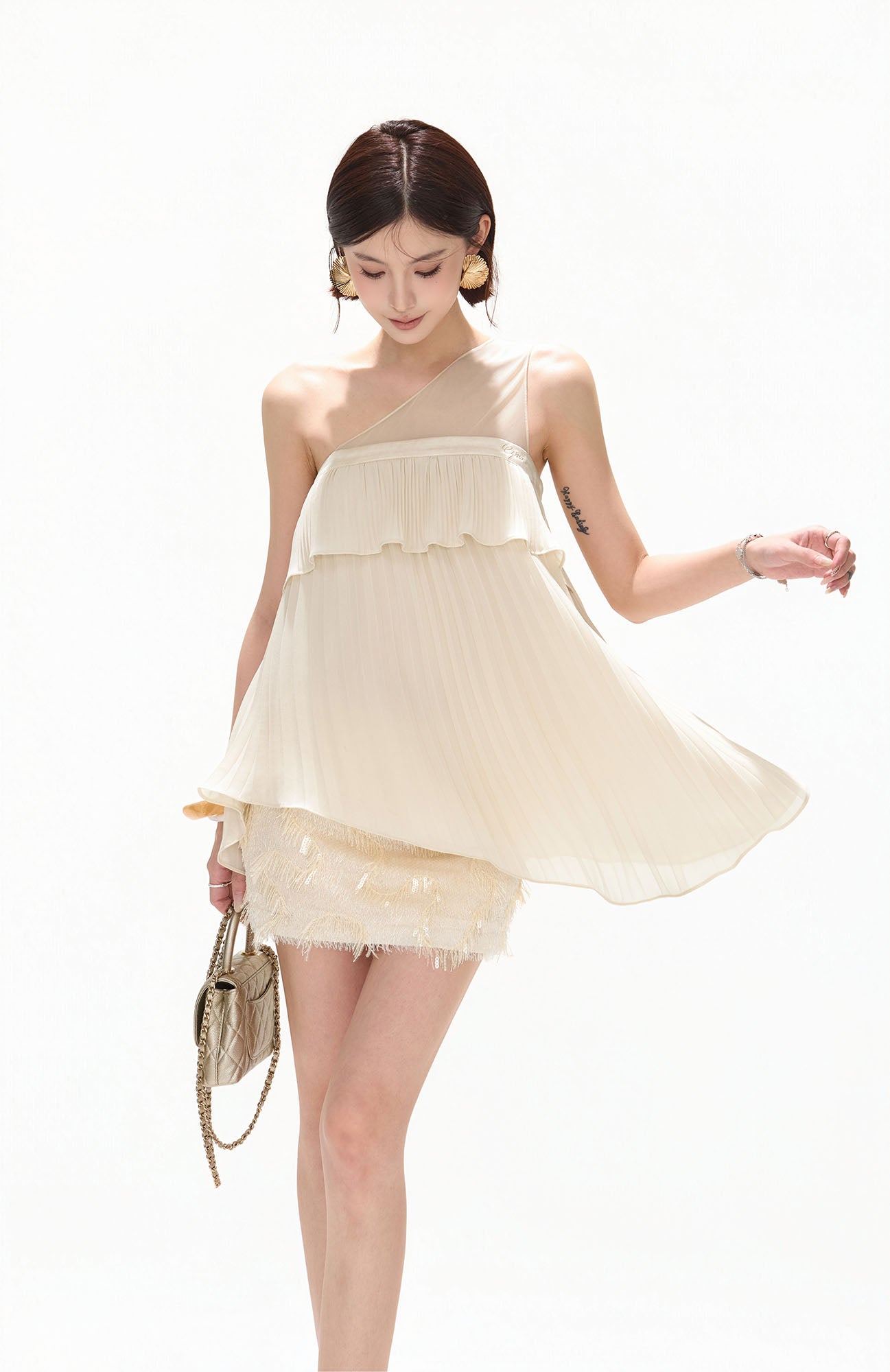 CYNR Asymmetrical-Shoulder Crinkled Ruffle Top