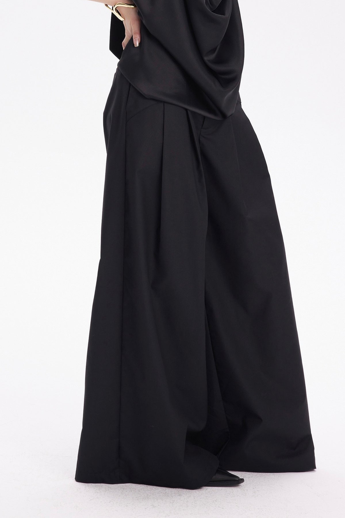 TINY IN STUDIO Curved Paneled Pleated Wide-Leg Pants