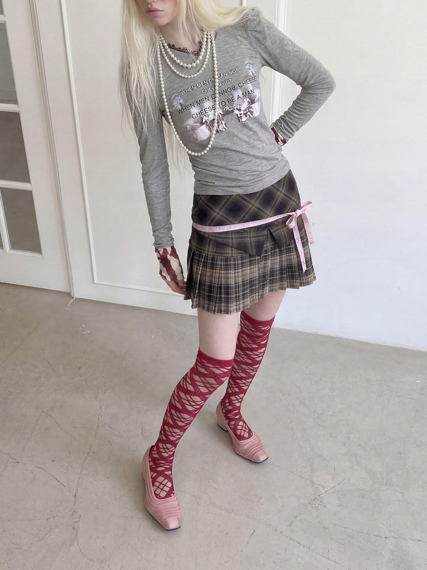 EMOHA Lace Back Graphic Long-Sleeve Tee