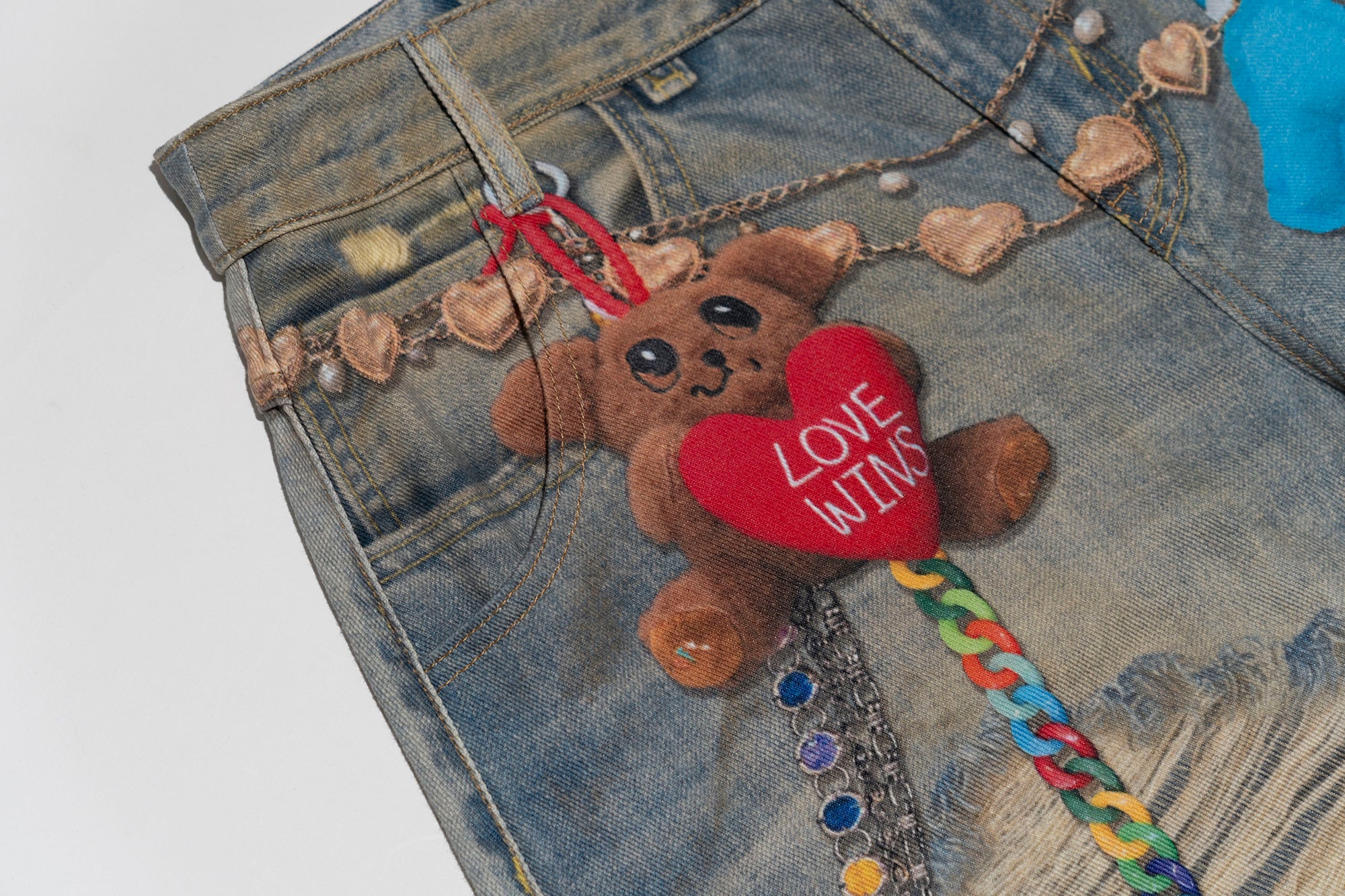 MOF Teddy Chain Graphic Distressed Curved Jeans