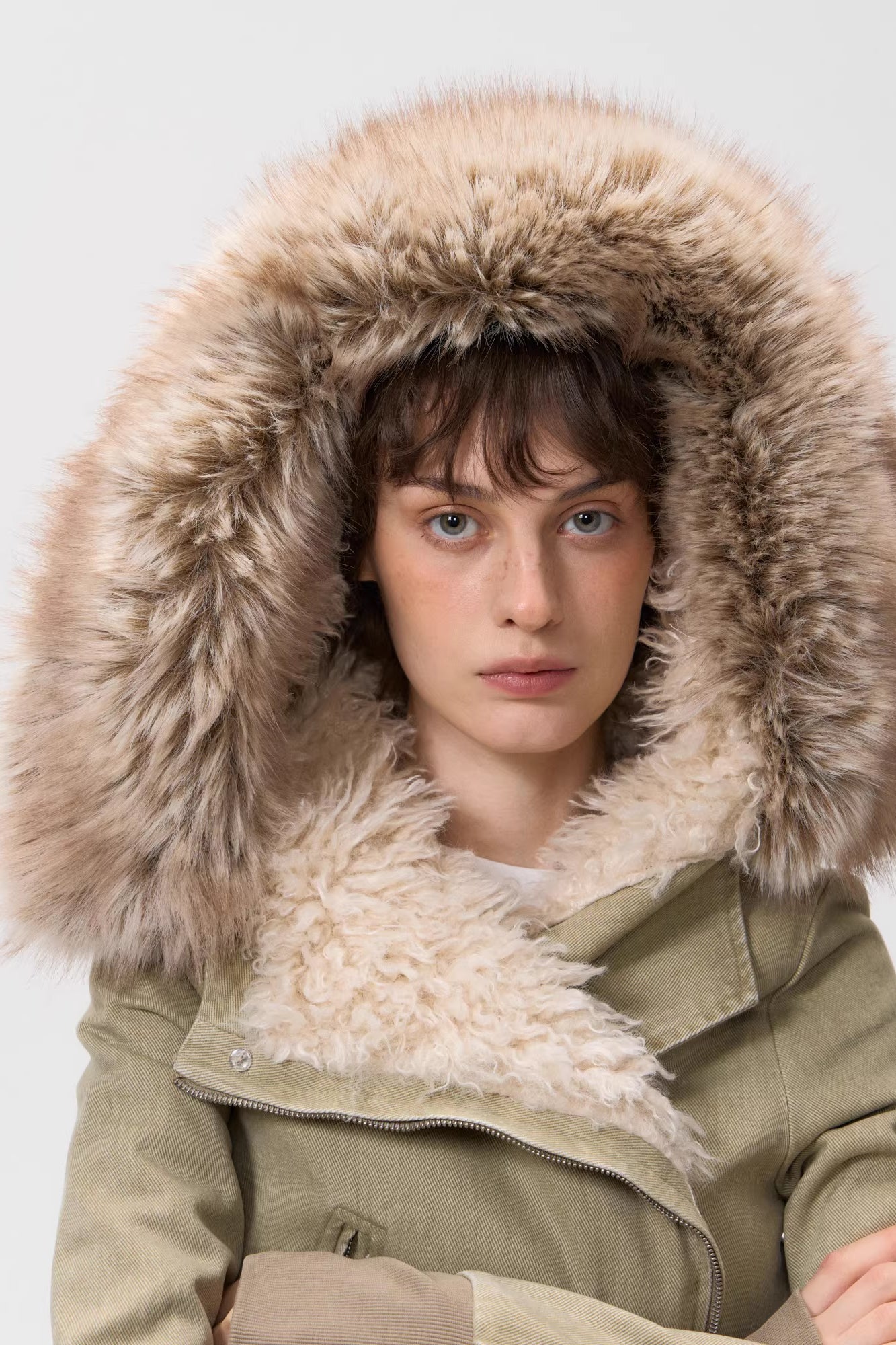 10AMSOTIIIIIIRED Sherpa-Lined Faux Fur Hooded Bomber Jacket