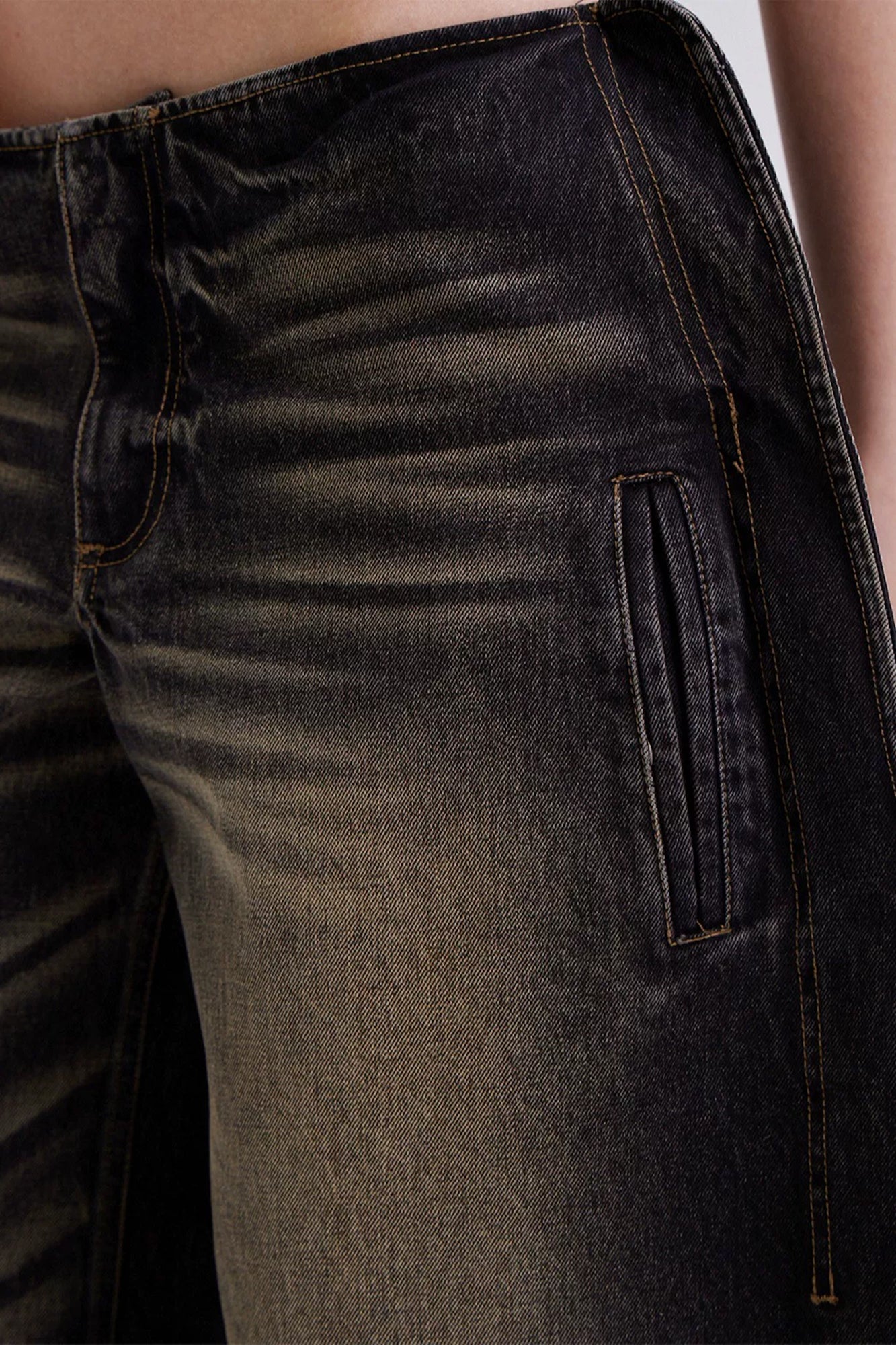 VERSION9 Dirty Fit Barrel-Leg Jeans