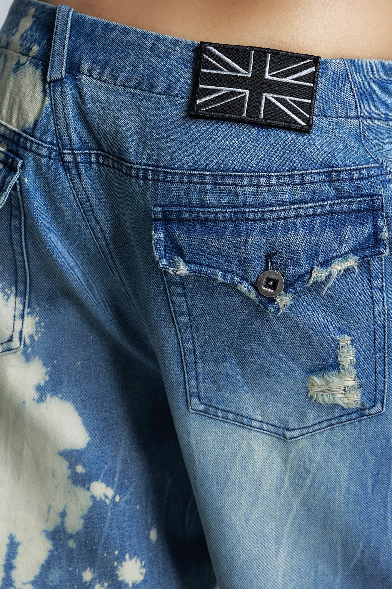 NONAME SPACE Bleached Distressed Panel Oversized Jeans