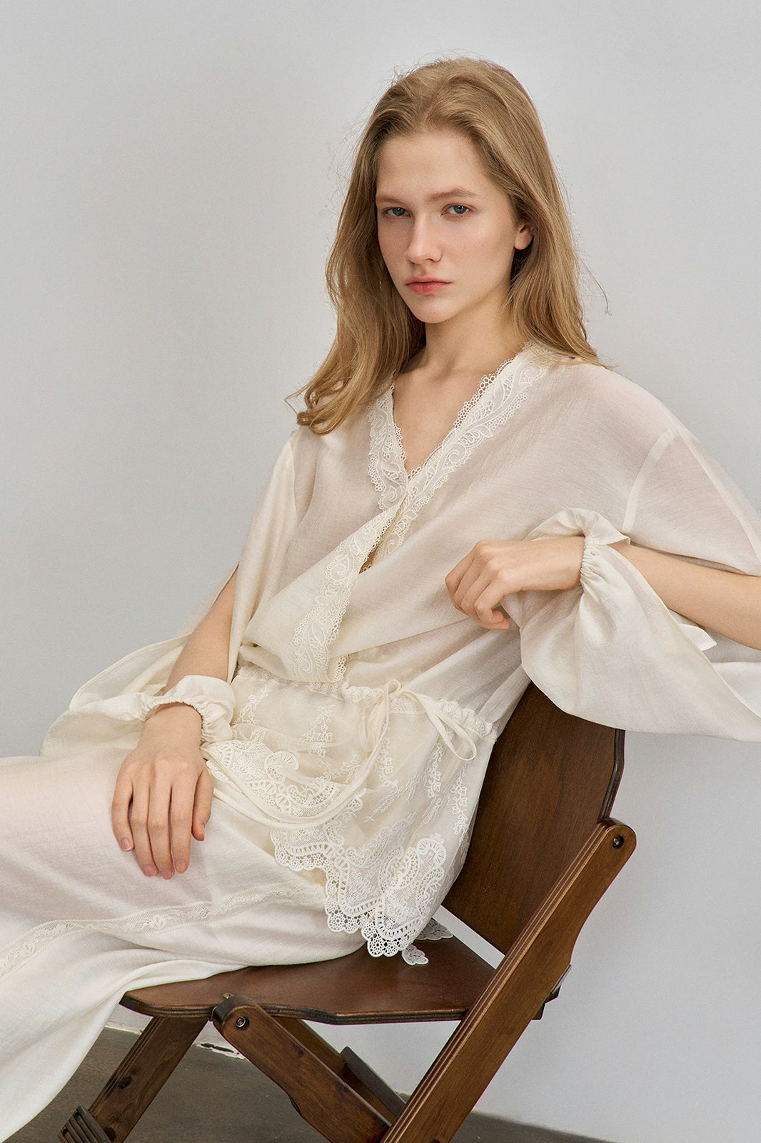 SAME FLOW Retro Lace-Trim Drawstring Fitted Shirt