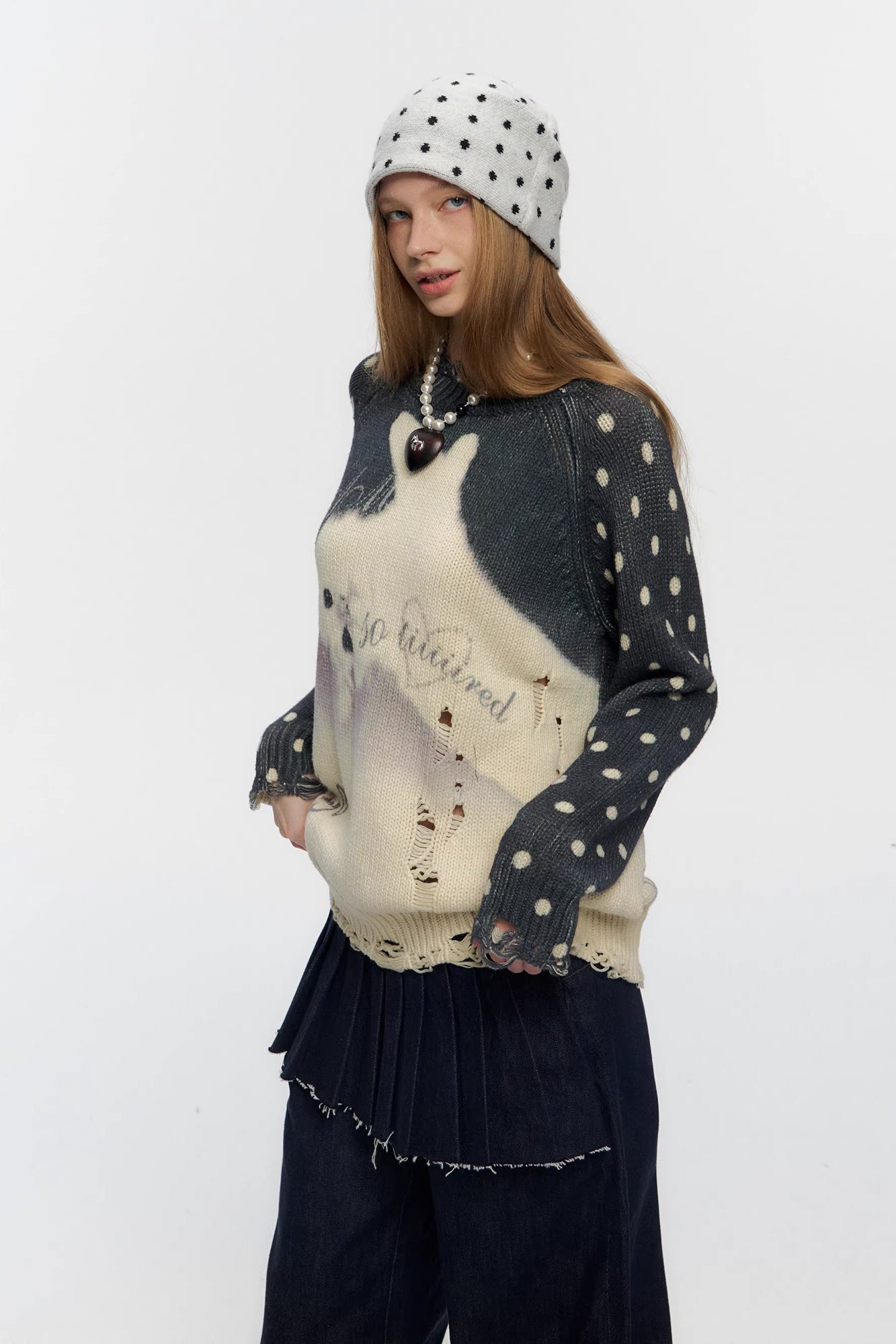 10AMSOTIIIIIIRED Distressed Polka Dot Cat Graphic Sweater