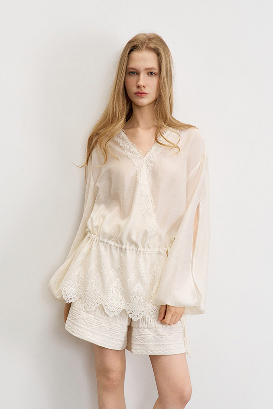 SAME FLOW Retro Lace-Trim Drawstring Fitted Shirt
