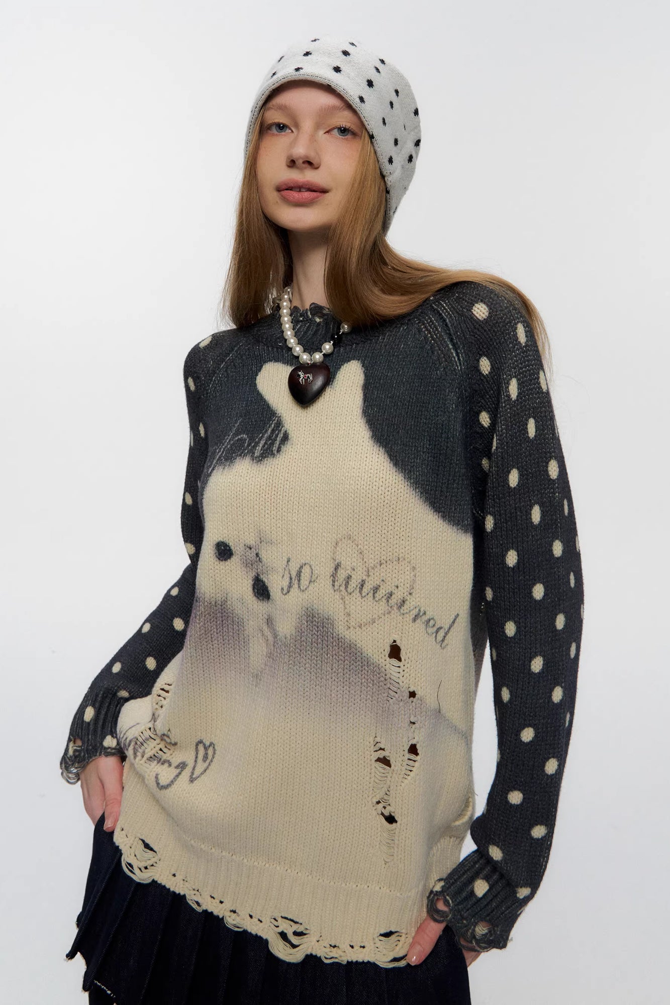 10AMSOTIIIIIIRED Distressed Polka Dot Cat Graphic Sweater