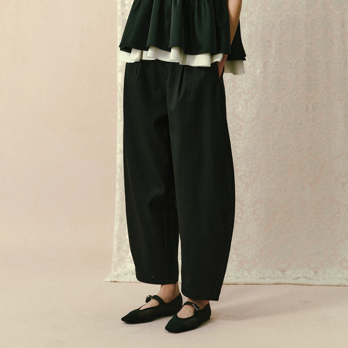 YUANYE Essential Pleated Barrel-Leg Pants
