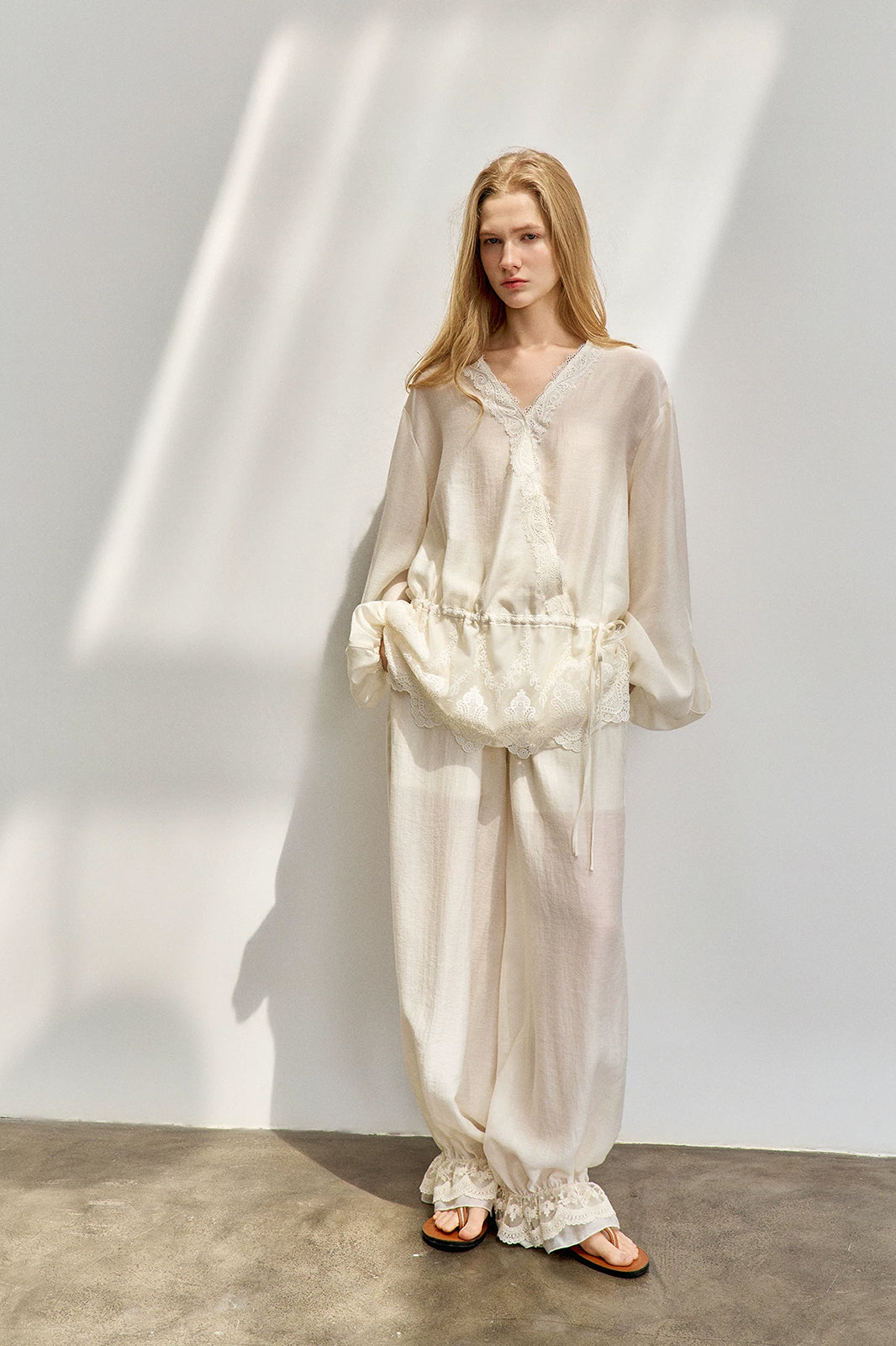 SAME FLOW Retro Lace-Trim Drawstring Fitted Shirt