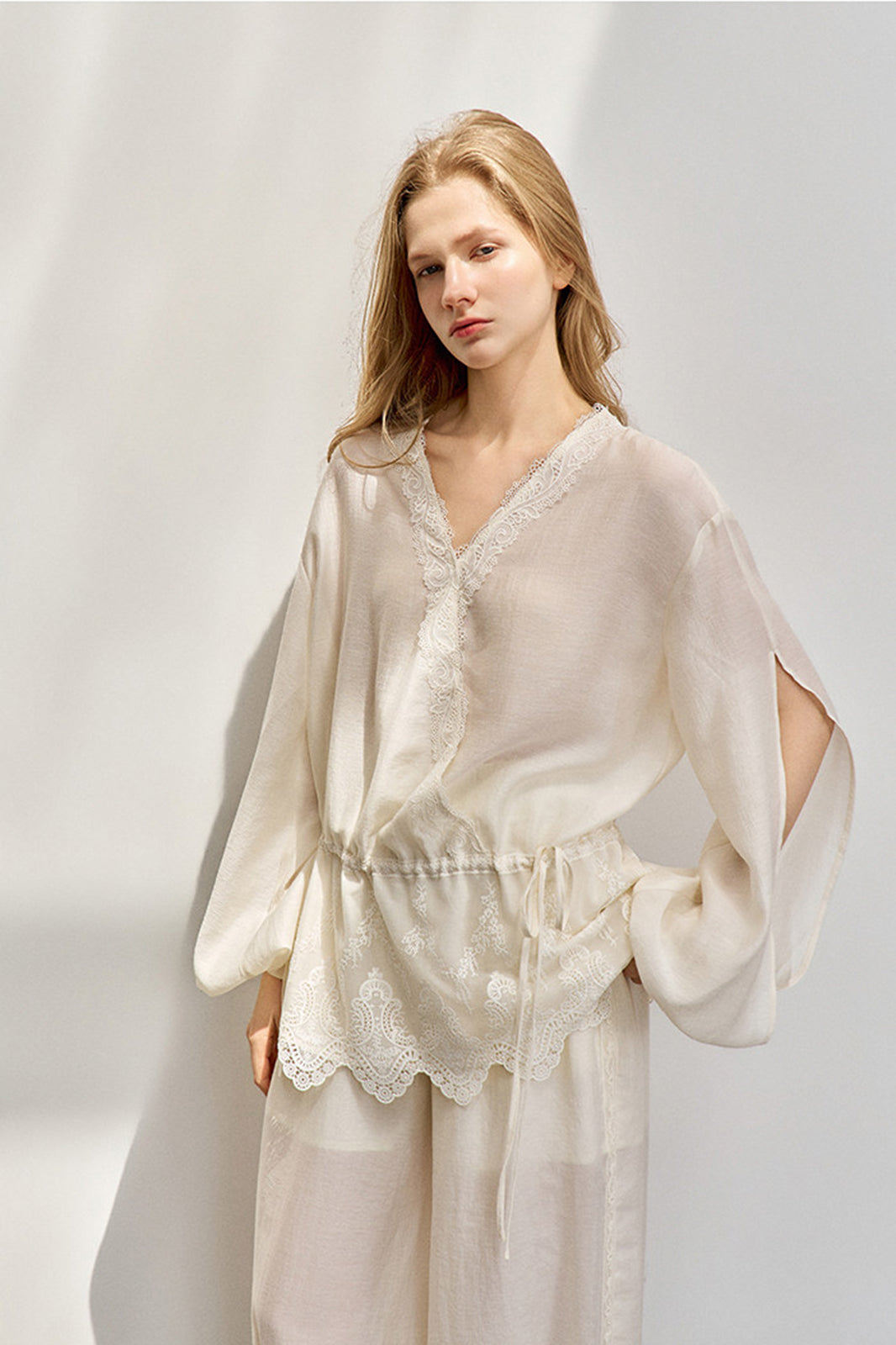 SAME FLOW Retro Lace-Trim Drawstring Fitted Shirt
