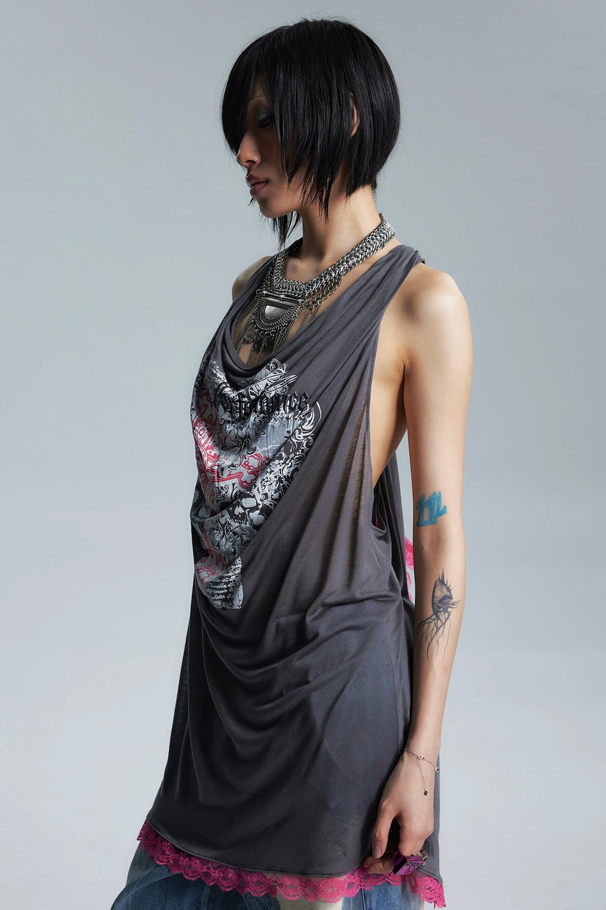 NONAME SPACE Backless Lace-Hem Longline Tank Top