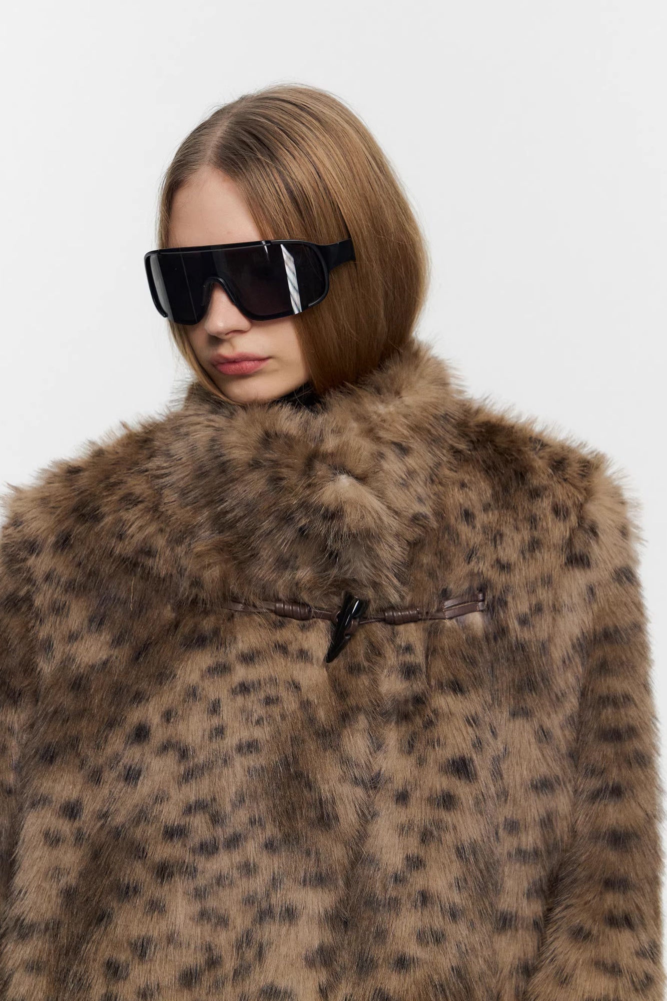 10AMSOTIIIIIIRED Asymmetrical Front Toggle Faux Fur Jacket