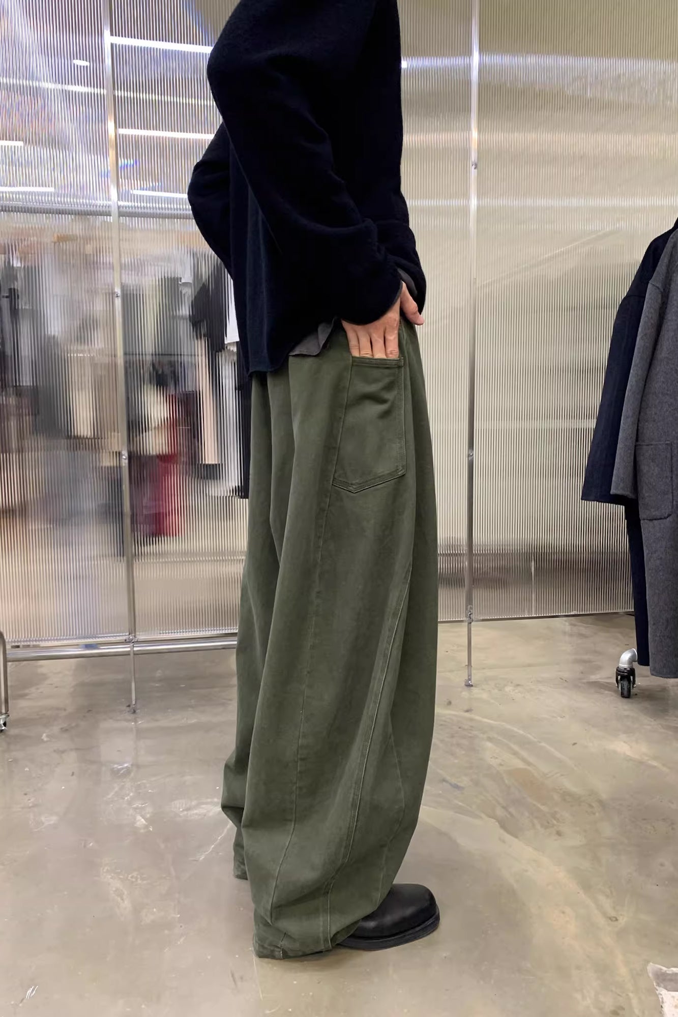 NEVERSEEZ Dual-Seam Side-Pocket Barrel-Leg Utility Pants