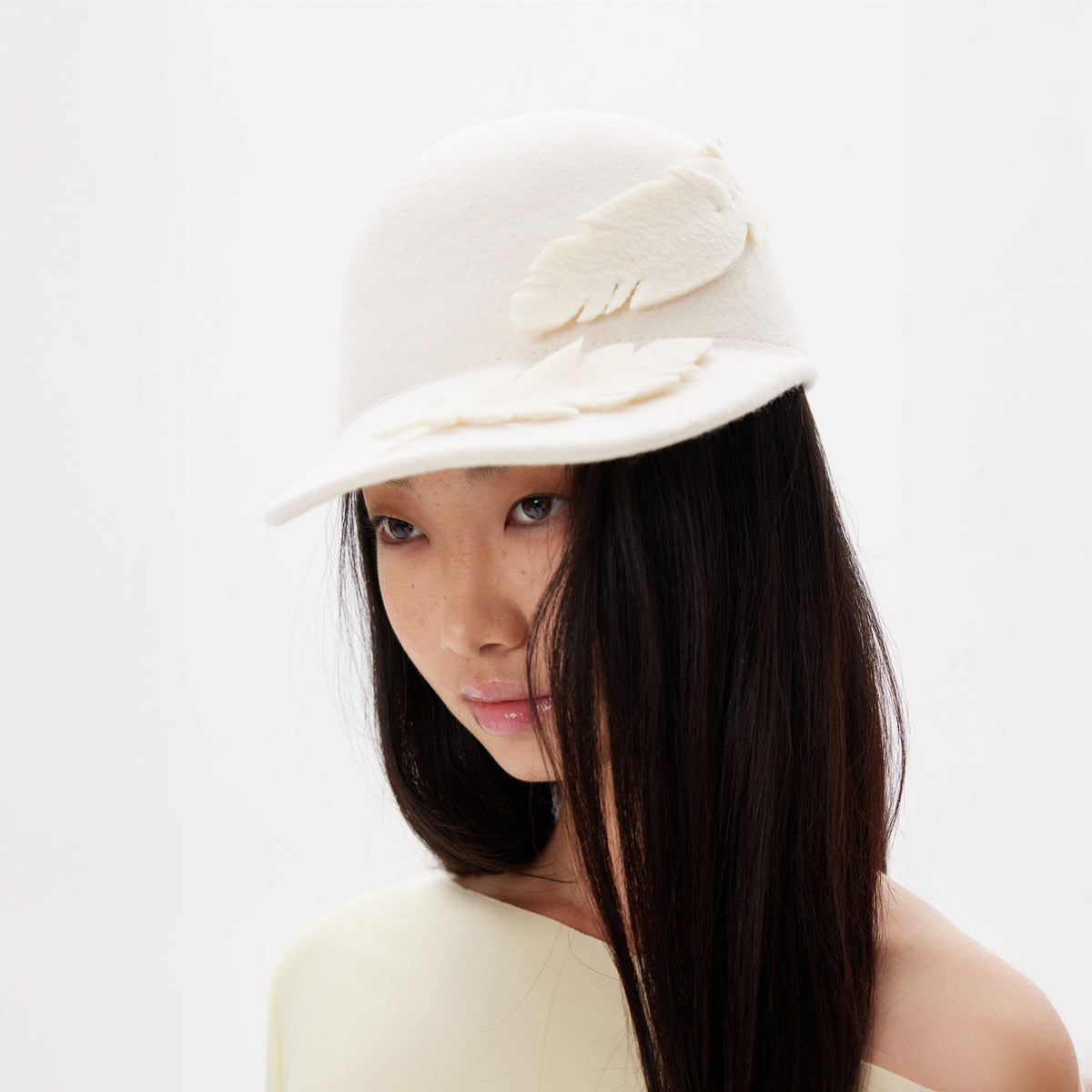 9266 STUDIO Retro Feather Embellished Cap