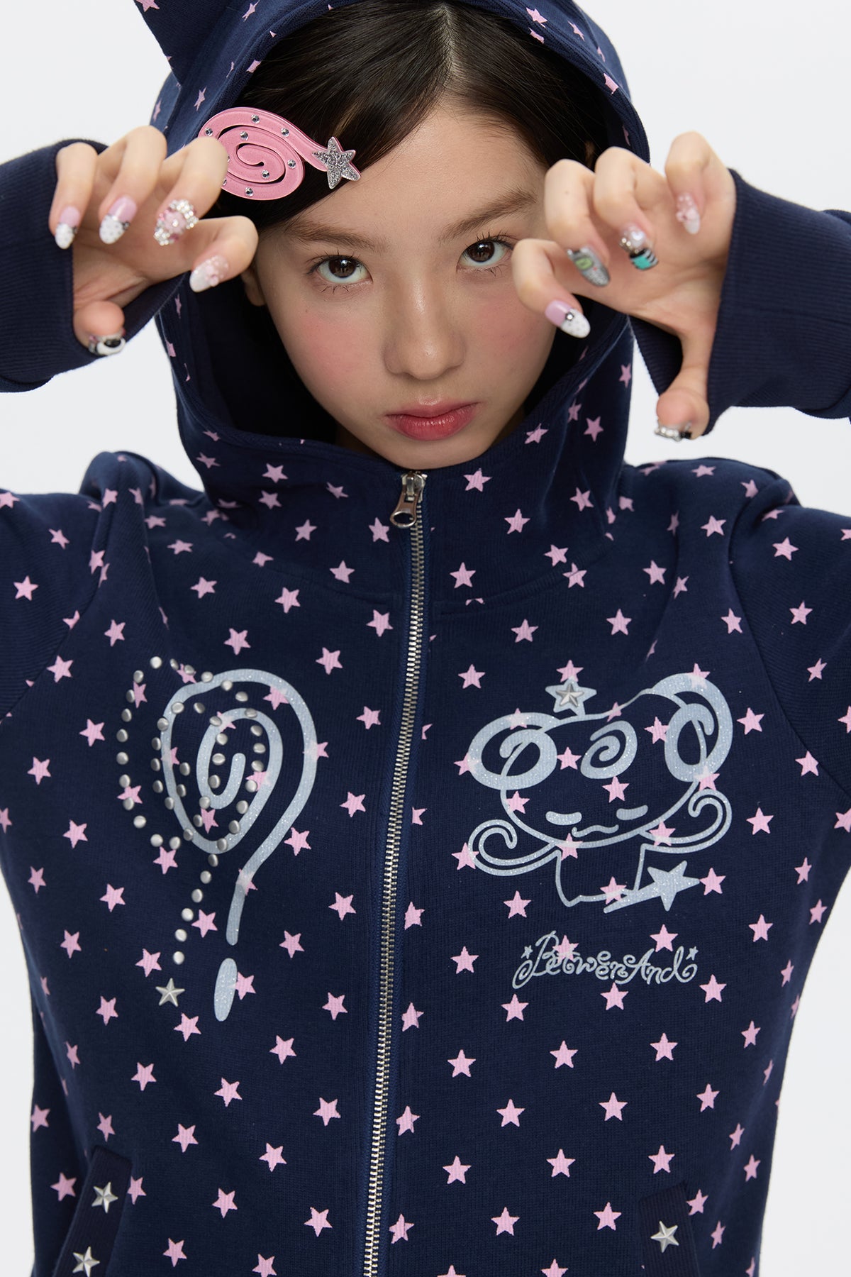 BETWEENAND Glitter Star Full-Print Slim Zip-Up Hoodie