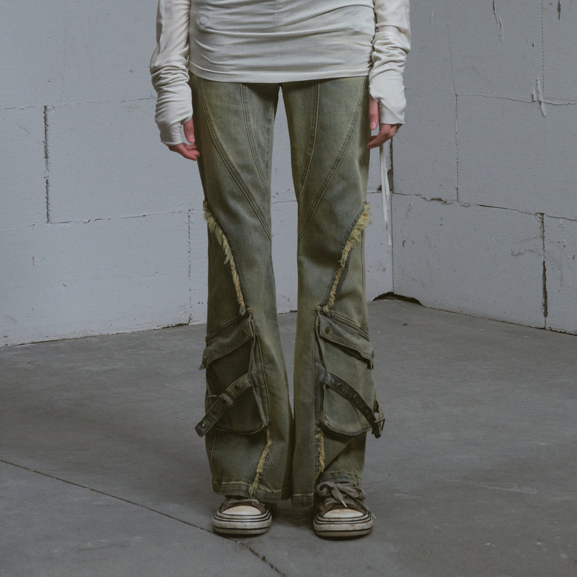 CESTNOUS Dirty Wash Spliced Raw-Edge Flared Jeans