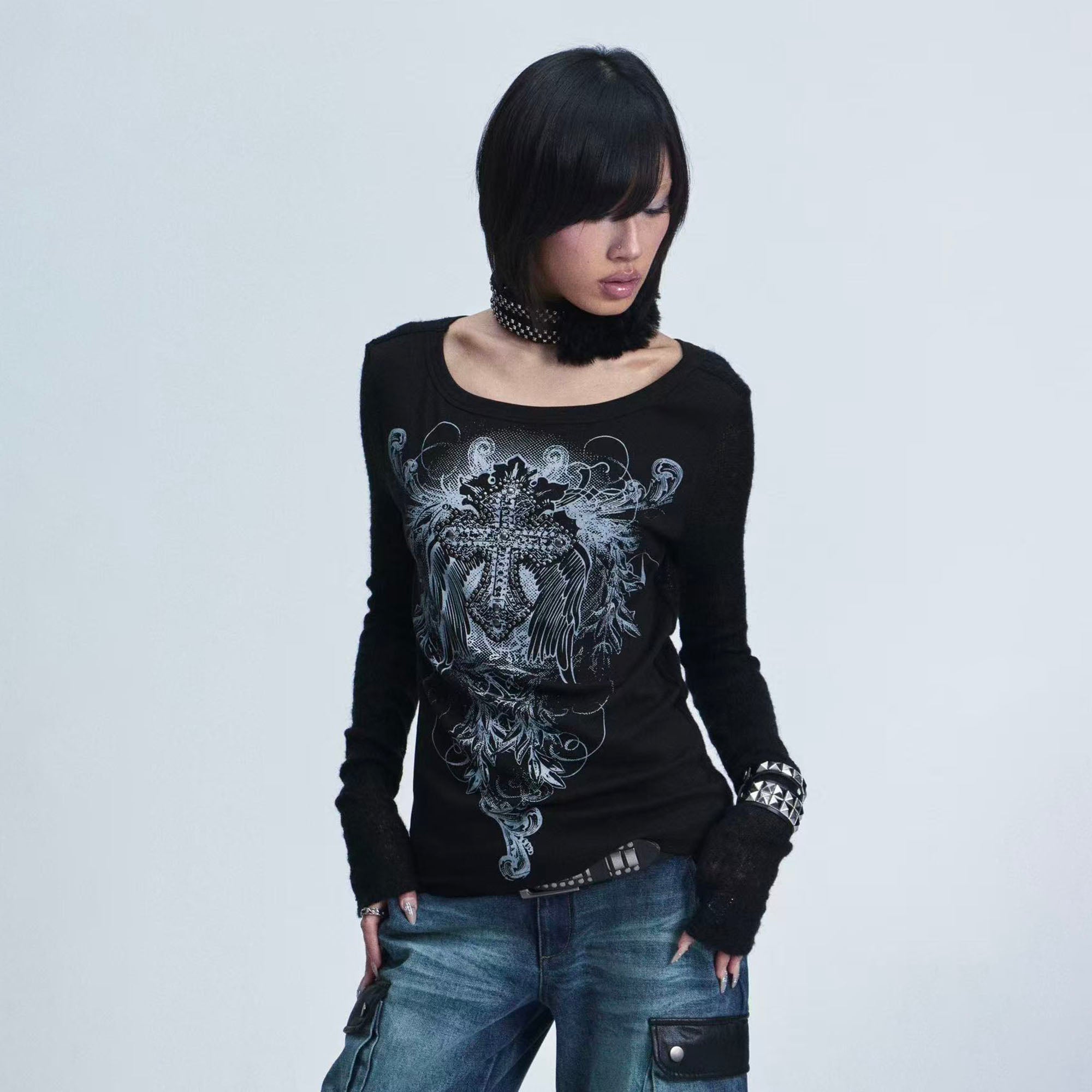NONAME SPACE Rivet Contrast Graphic Long-Sleeve Tee