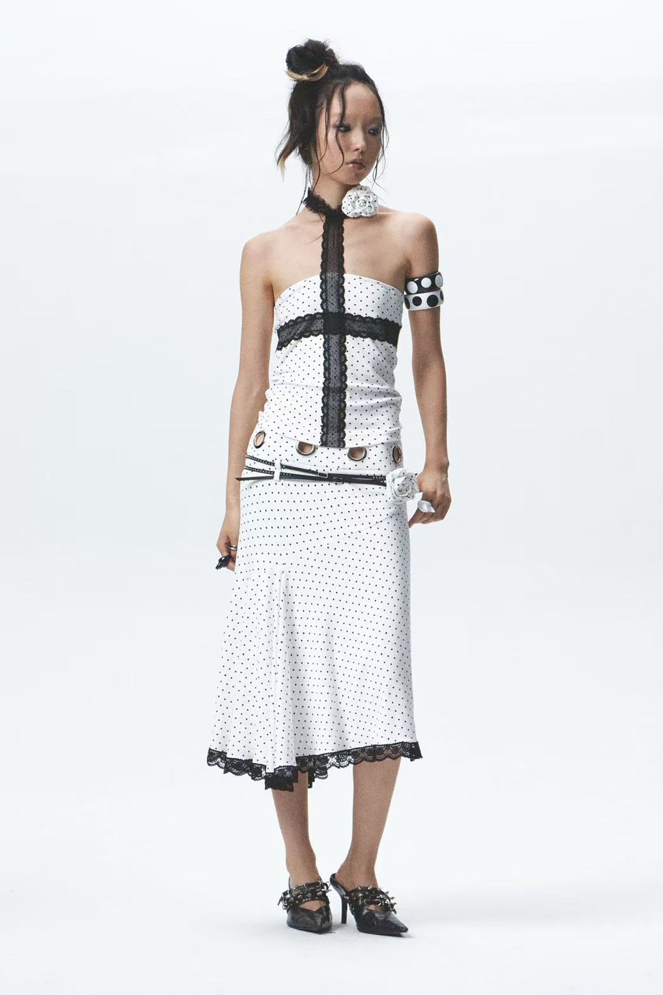 NONAME SPACE Polka-Dot Lace Cross Tube Top