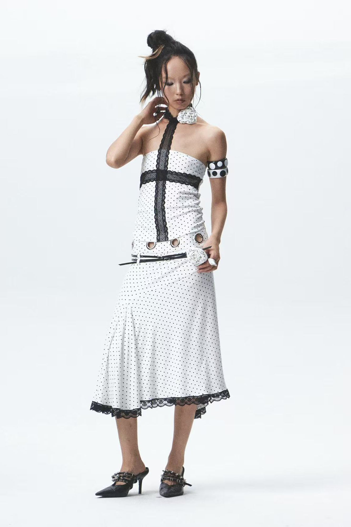 NONAME SPACE Polka-Dot Lace Cross Tube Top